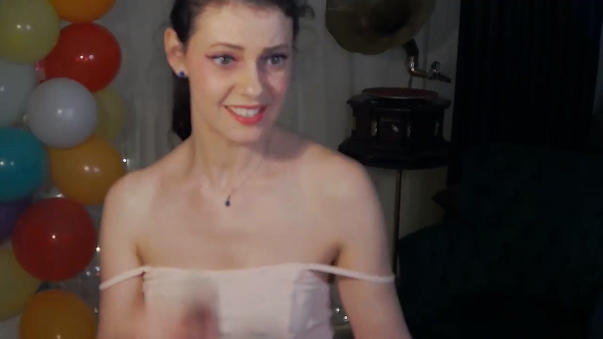 Gallery image thumbnail from MissAracely's myfreecams stream on, 04/12/2024, 24:21 image 18 of 20