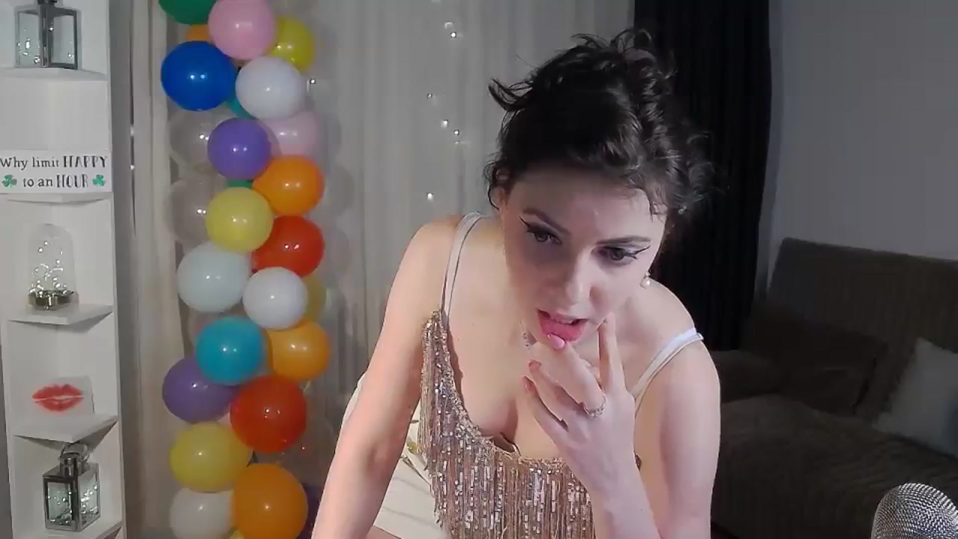 Gallery image thumbnail from MissAracely's myfreecams stream on, 04/14/2024, 24:09 image 16 of 20