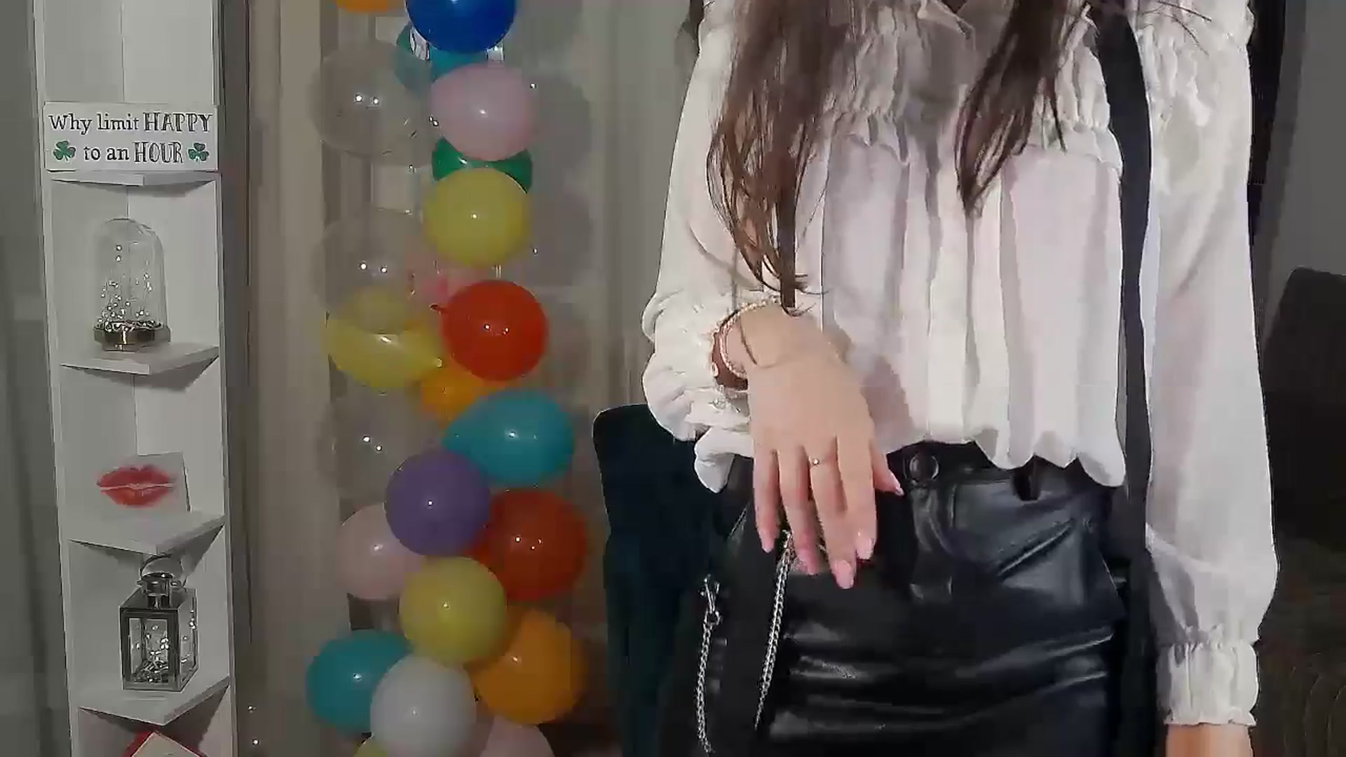 Gallery image thumbnail from MissAracely's myfreecams stream on, 04/17/2024, 22:56 image 7 of 20