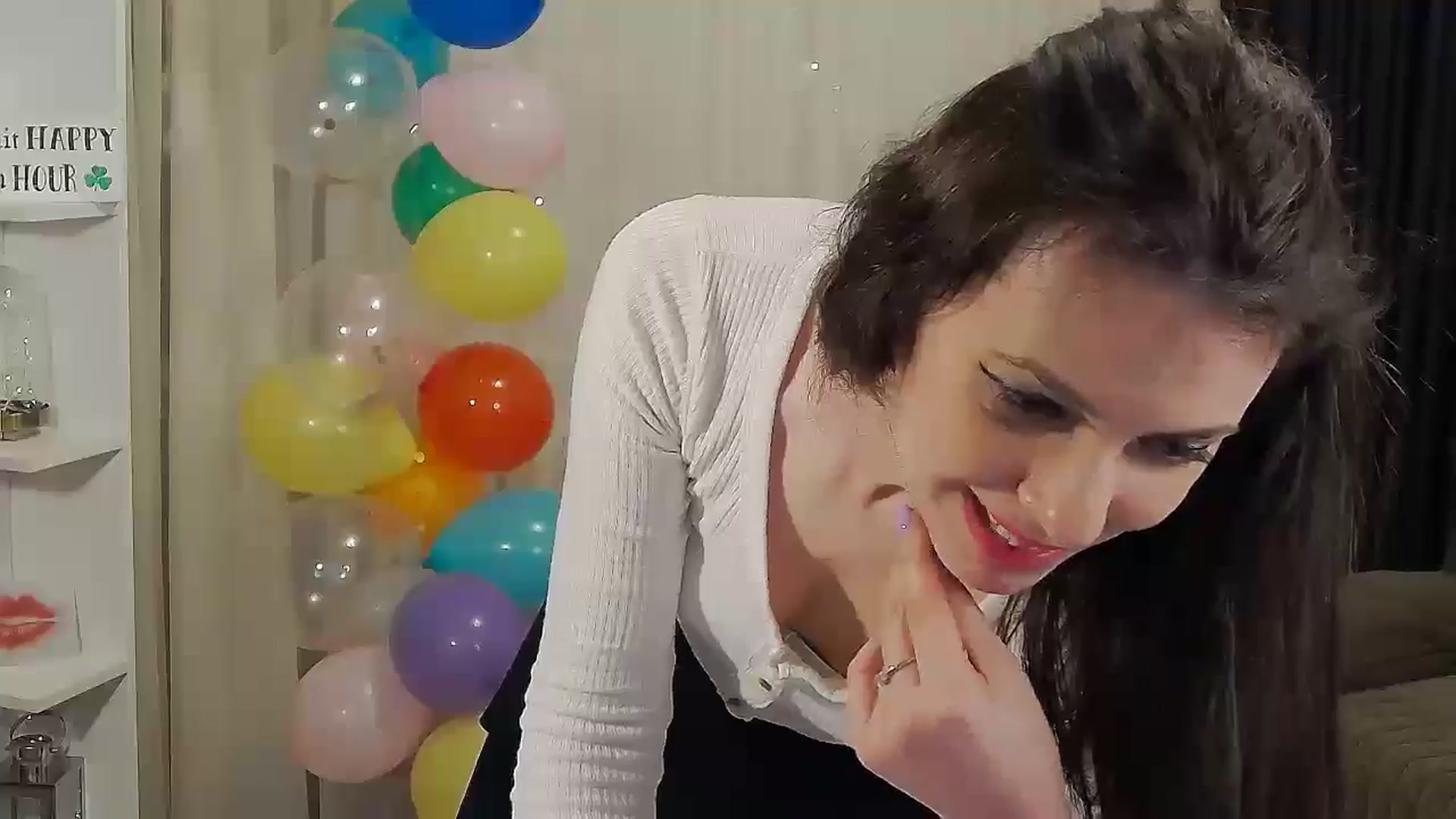 Gallery image thumbnail from MissAracely's myfreecams stream on, 04/18/2024, 22:58 image 10 of 20