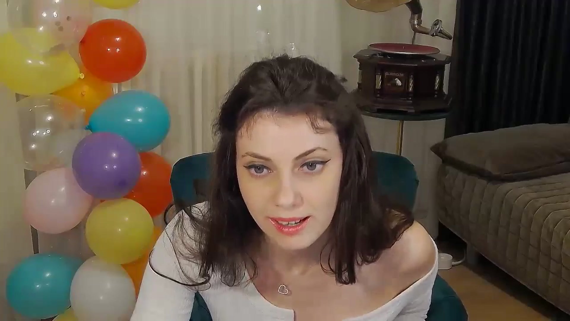 Gallery image thumbnail from MissAracely's myfreecams stream on, 04/19/2024, 24:06 image 8 of 20