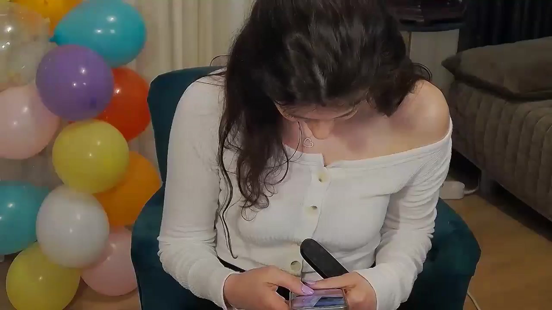 Gallery image thumbnail from MissAracely's myfreecams stream on, 04/19/2024, 24:06 image 4 of 20