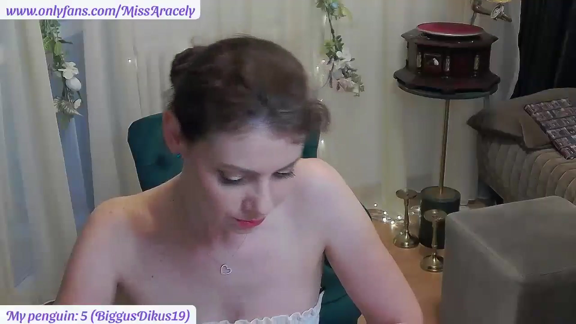 Gallery image thumbnail from MissAracely's myfreecams stream on, 06/11/2024, 21:20 image 4 of 20
