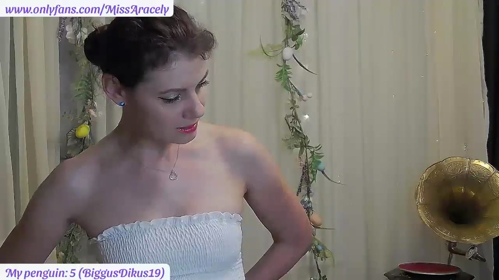Gallery image thumbnail from MissAracely's myfreecams stream on, 06/11/2024, 21:20 image 8 of 20
