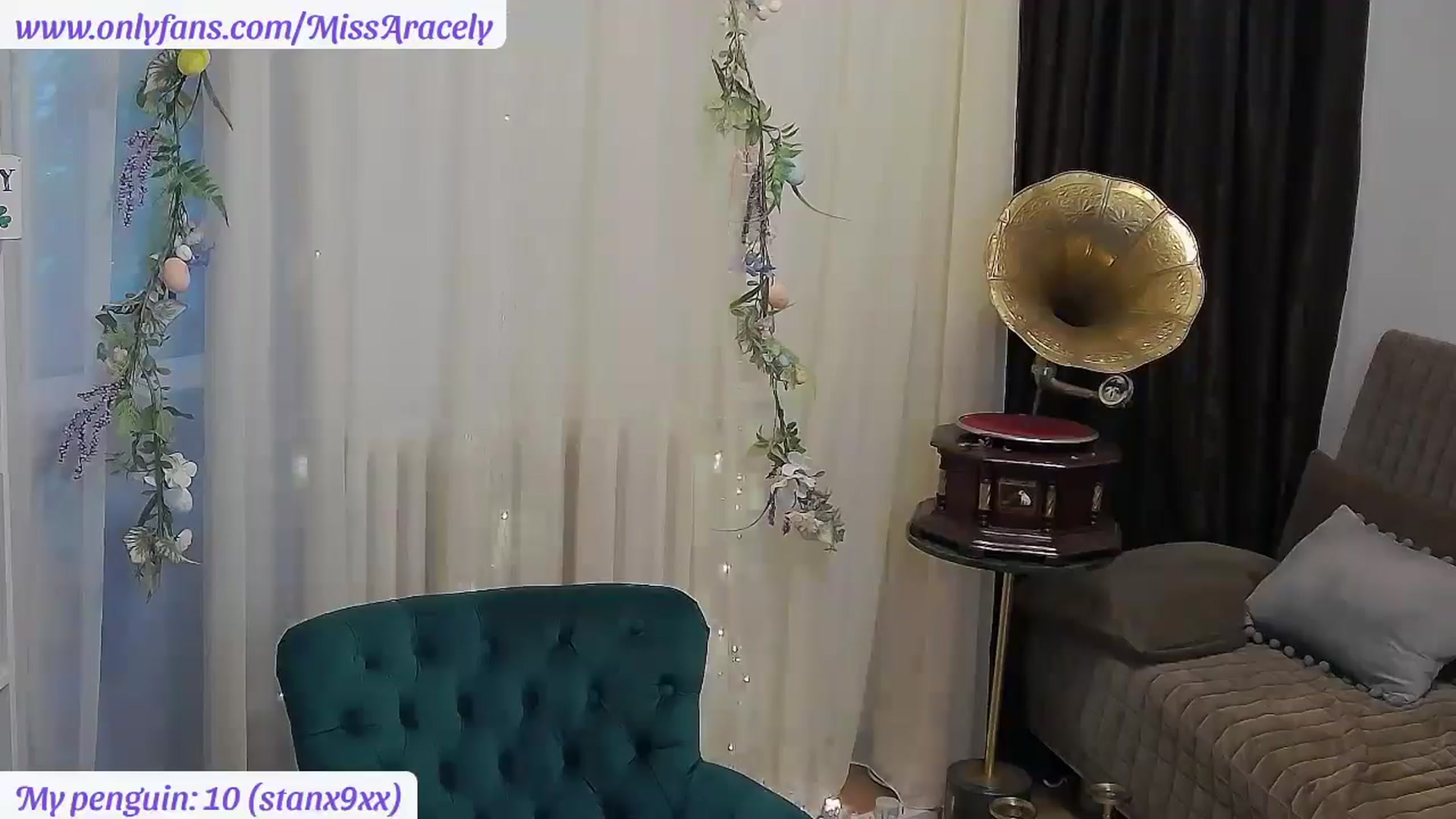 Gallery image thumbnail from MissAracely's myfreecams stream on, 06/28/2024, 18:49 image 10 of 20