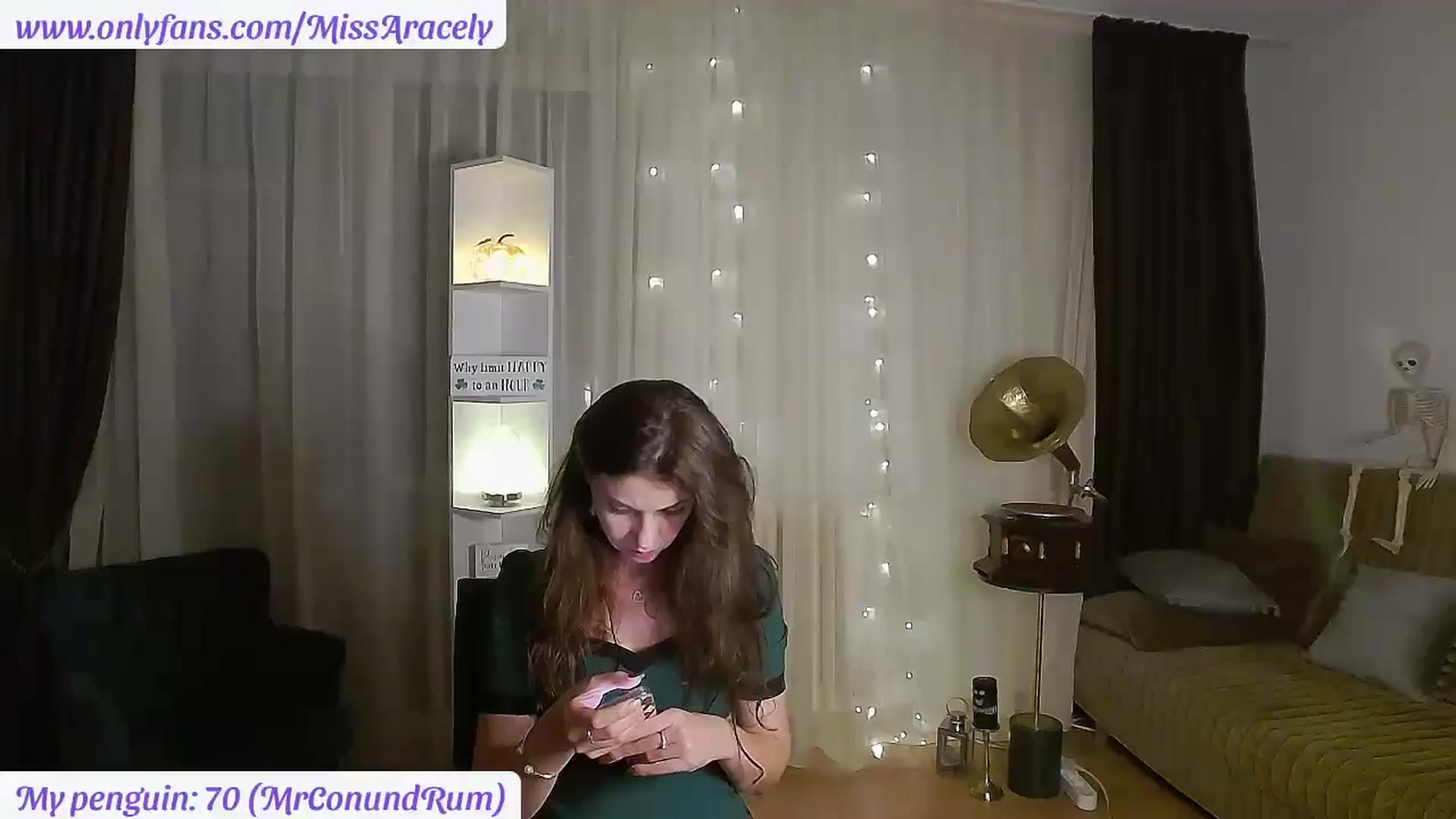 Gallery image thumbnail from MissAracely's myfreecams stream on, 10/06/2024, 01:01 image 18 of 20