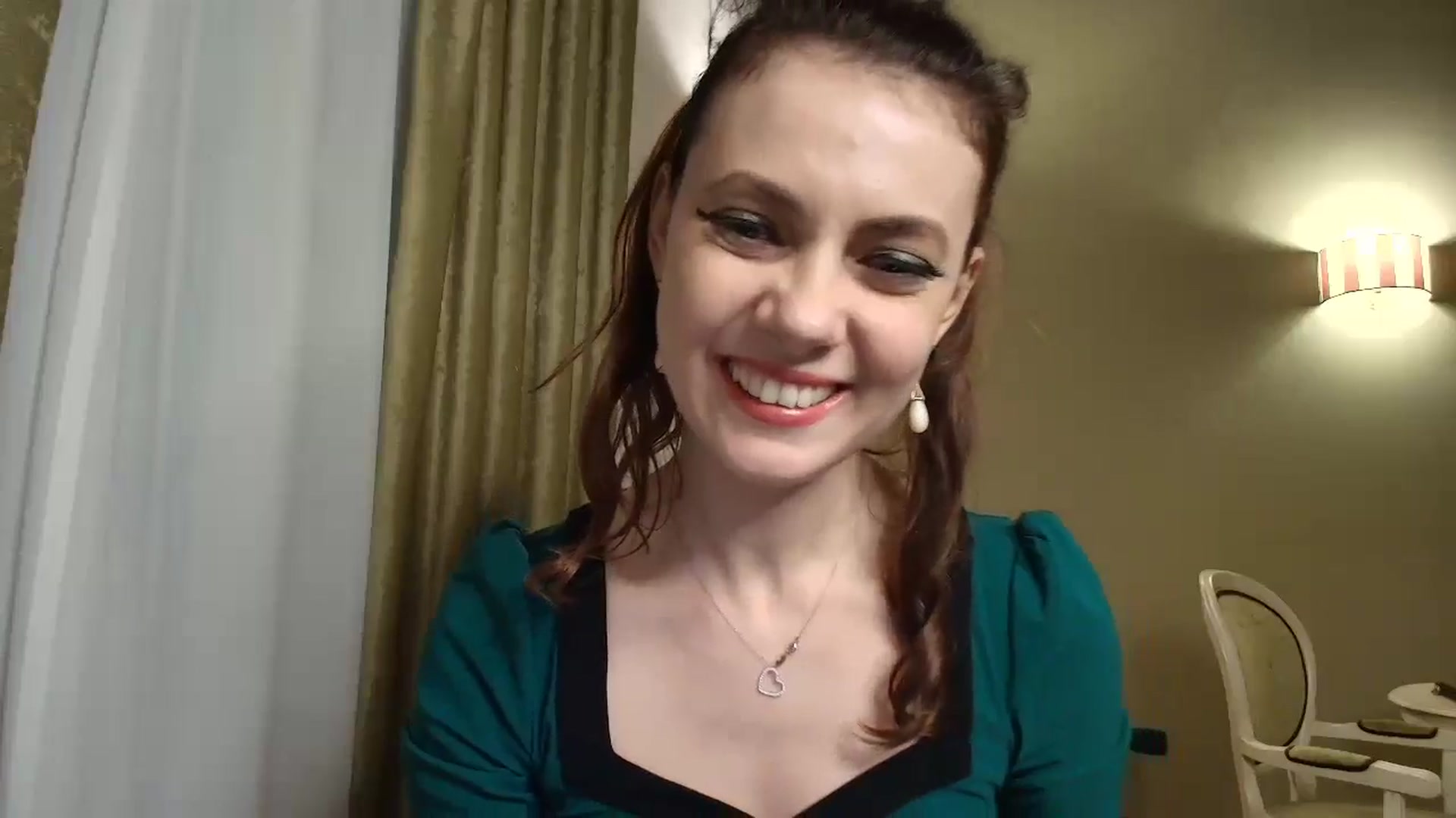 Gallery image thumbnail from MissAracely's myfreecams stream on, 10/18/2024, 19:05 image 7 of 20