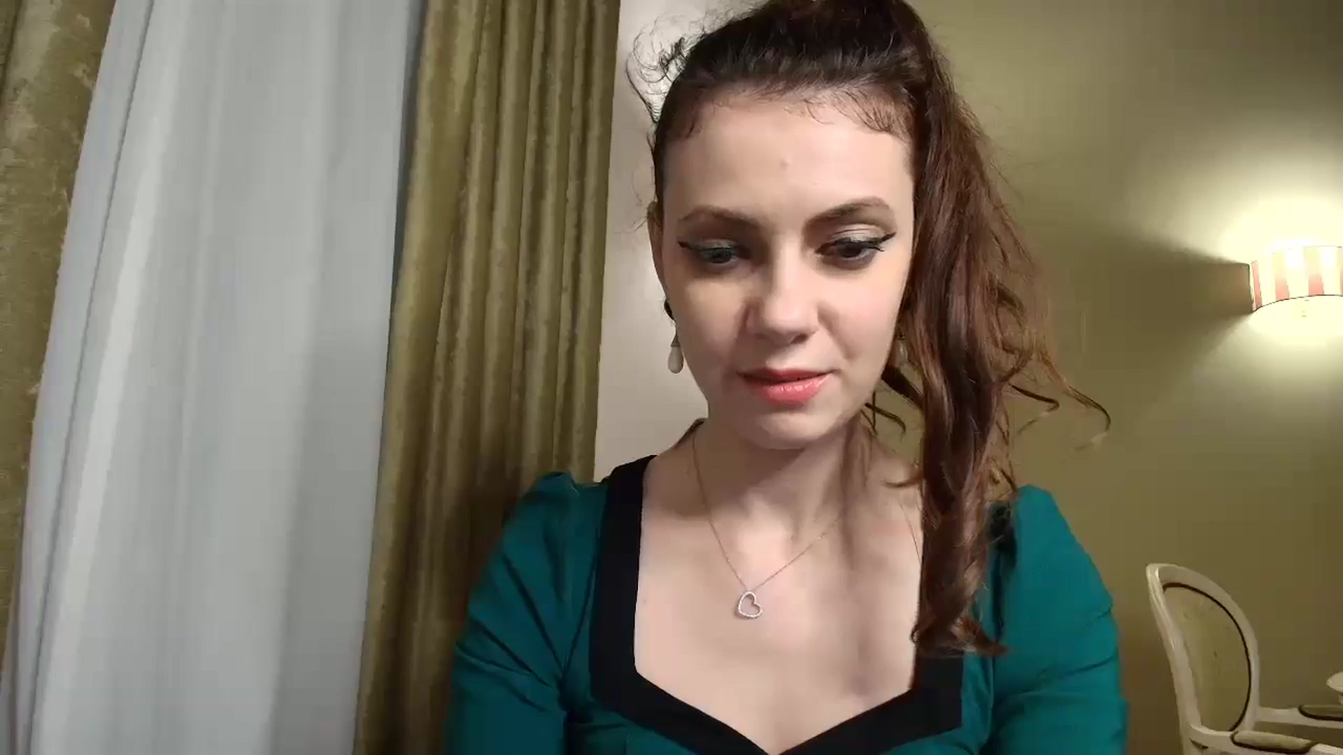 Gallery image thumbnail from MissAracely's myfreecams stream on, 10/18/2024, 19:40 image 17 of 20