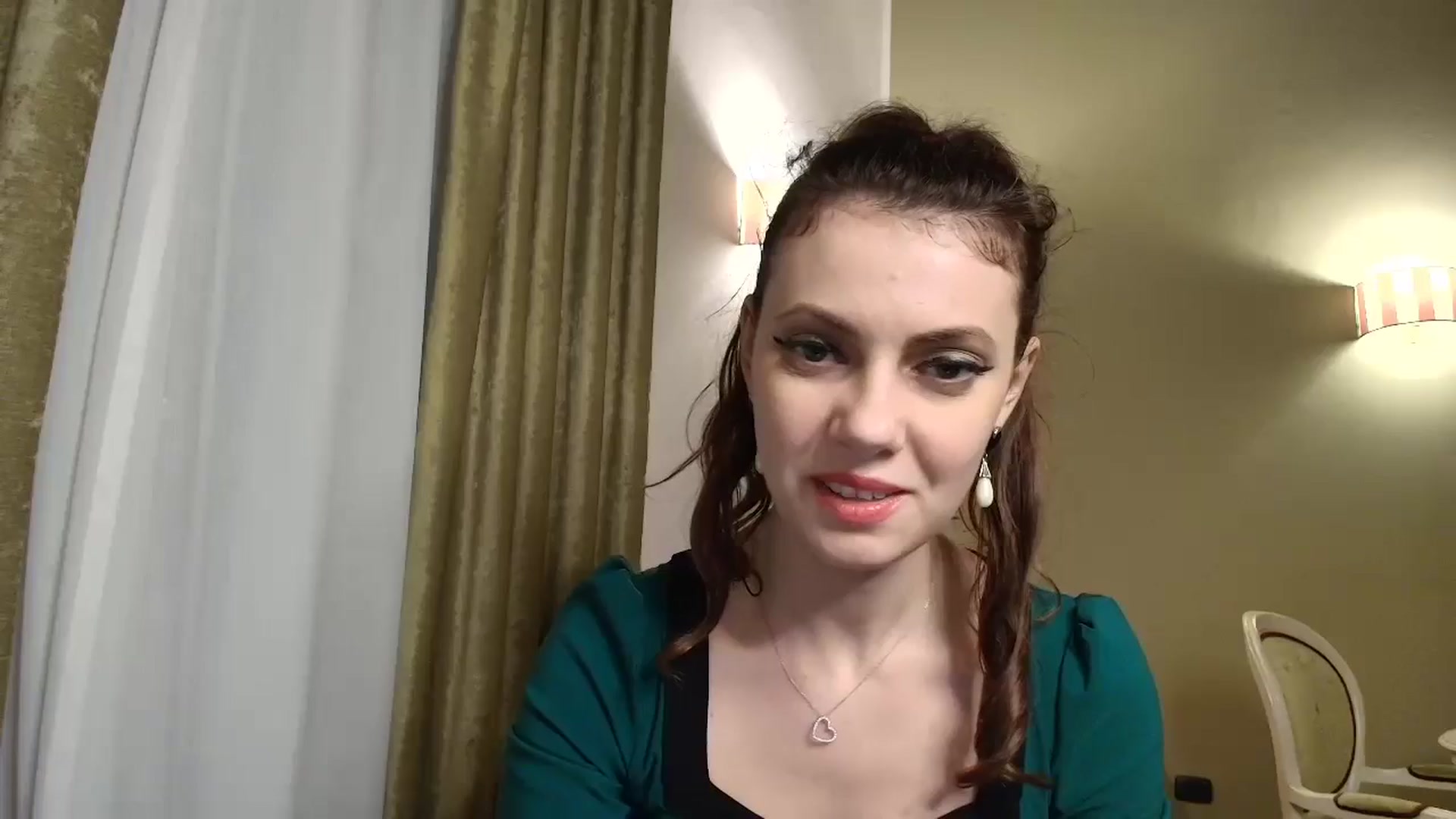 Gallery image thumbnail from MissAracely's myfreecams stream on, 10/18/2024, 19:40 image 16 of 20