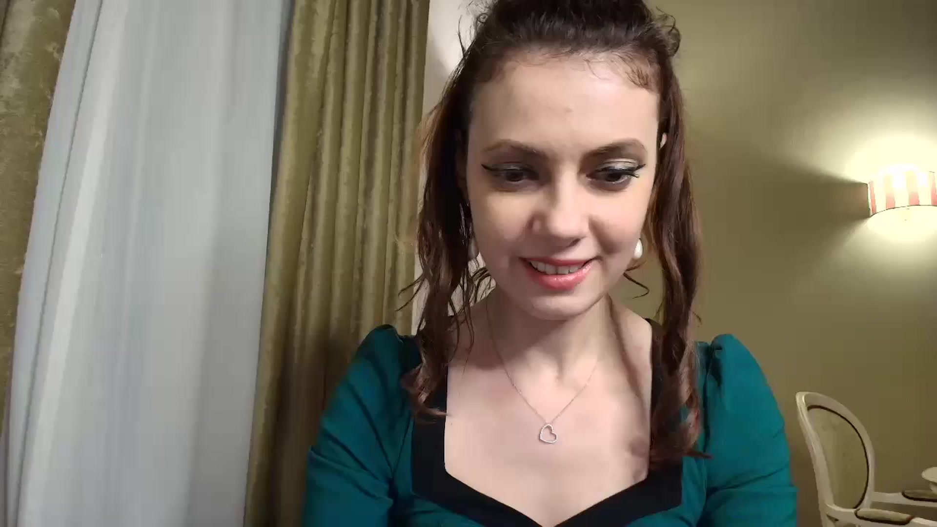 Gallery image thumbnail from MissAracely's myfreecams stream on, 10/18/2024, 19:40 image 10 of 20