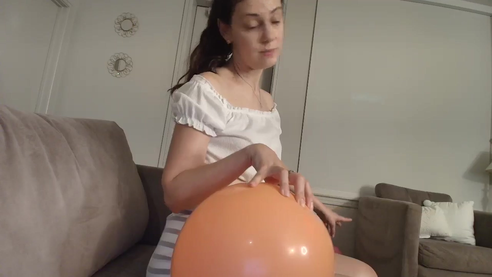 Gallery image thumbnail from MissAracely's myfreecams stream on, 04/15/2025, 02:02 image 12 of 20