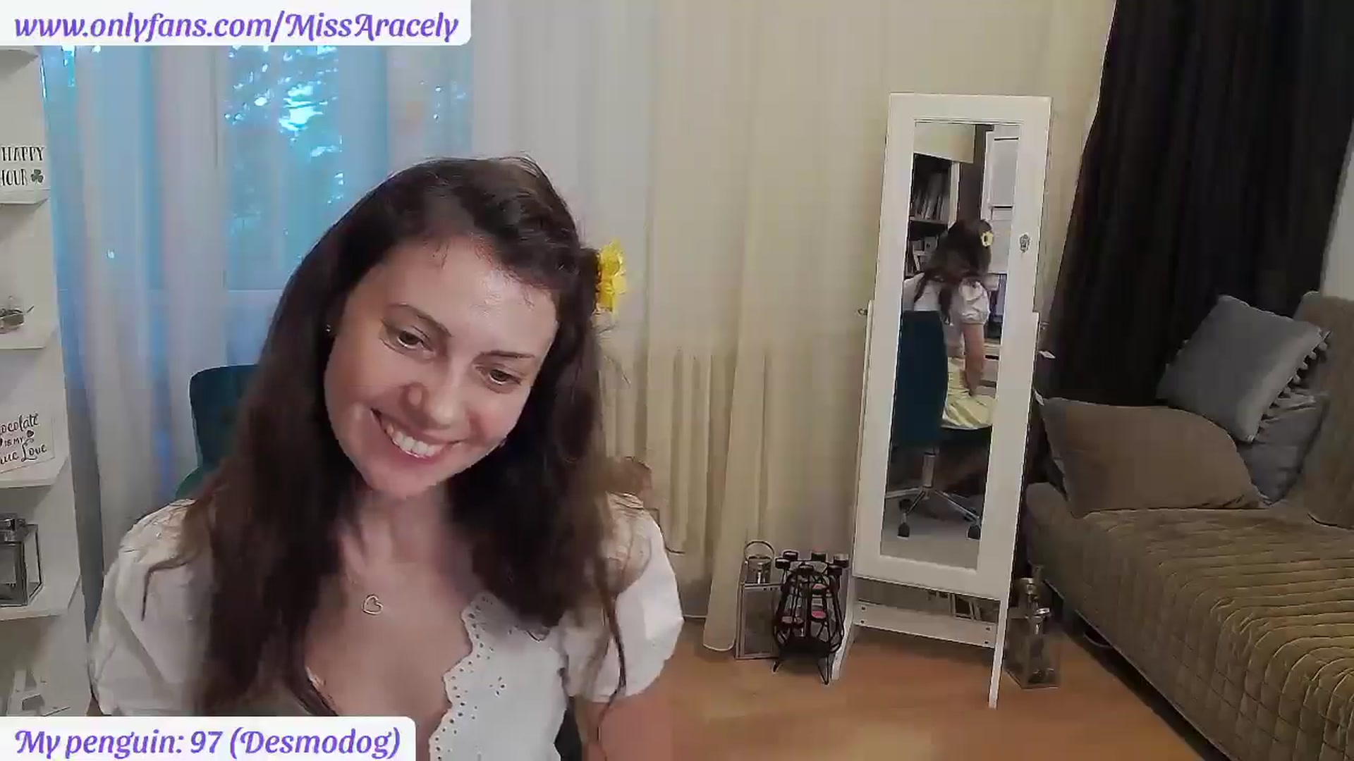 Gallery image thumbnail from MissAracely's myfreecams stream on, 06/07/2025, 17:56 image 2 of 20