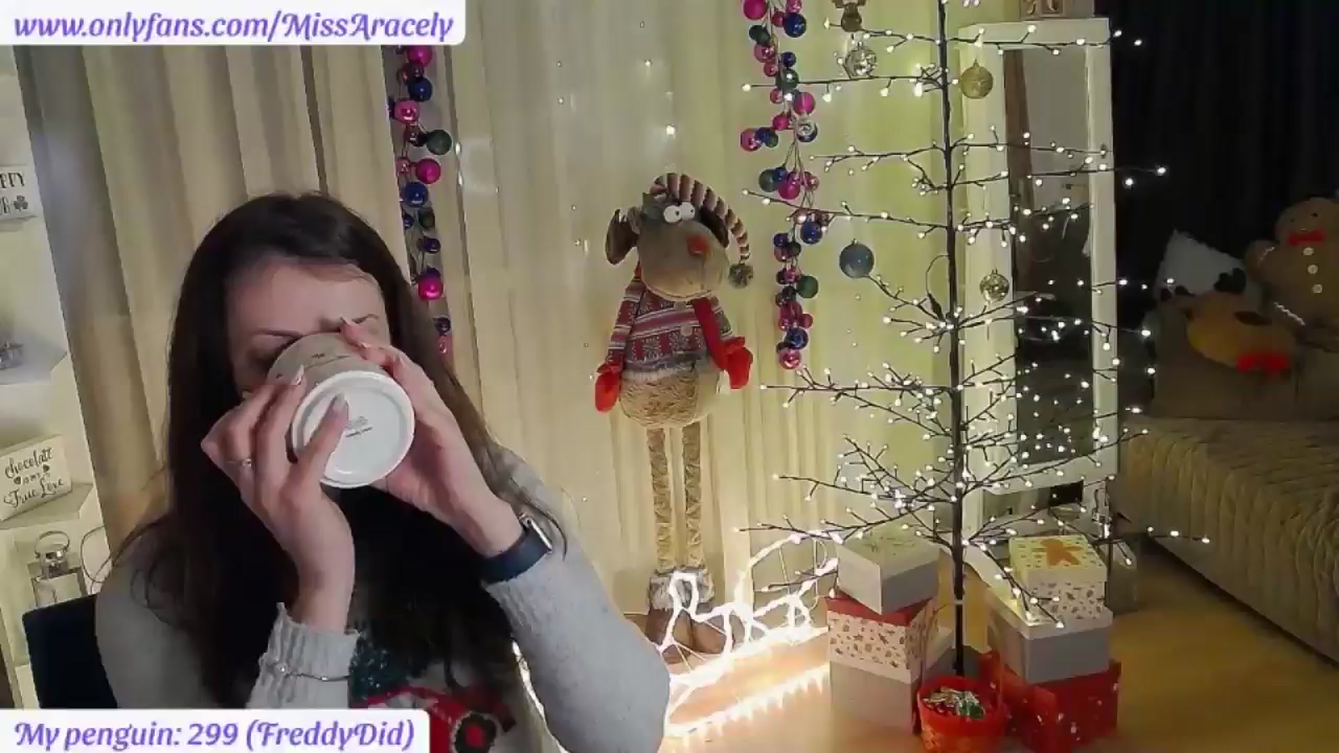 Gallery image thumbnail from MissAracely's myfreecams stream on, 12/16/2025, 22:43 image 8 of 20