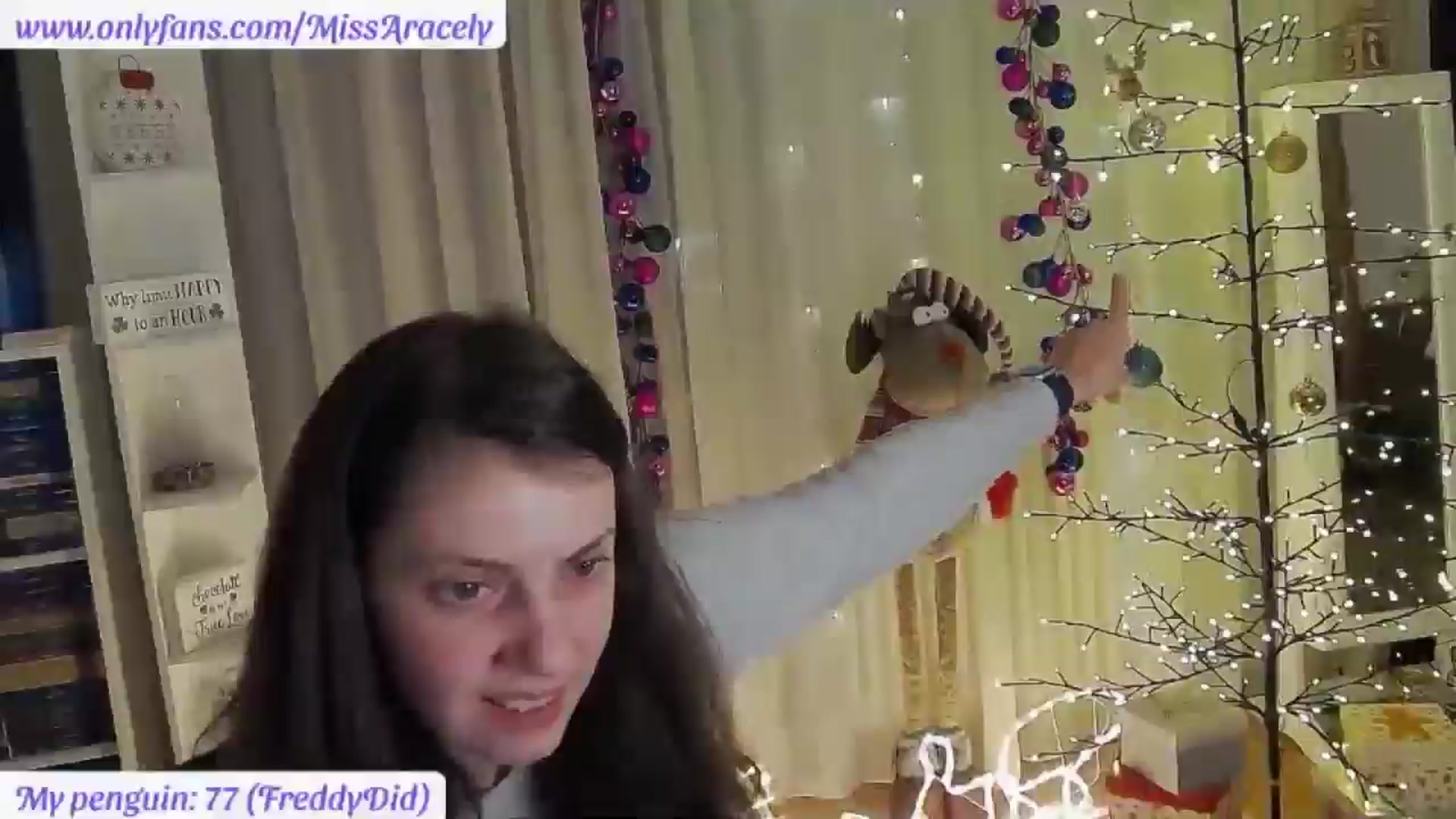 Gallery image thumbnail from MissAracely's myfreecams stream on, 12/16/2025, 22:43 image 2 of 20
