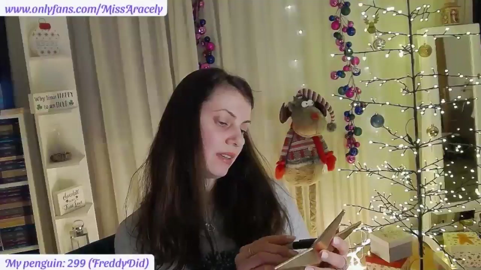 Gallery image thumbnail from MissAracely's myfreecams stream on, 12/16/2025, 22:43 image 4 of 20