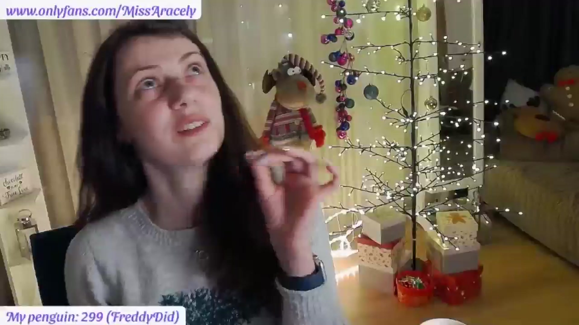 Gallery image thumbnail from MissAracely's myfreecams stream on, 12/16/2025, 22:43 image 11 of 20