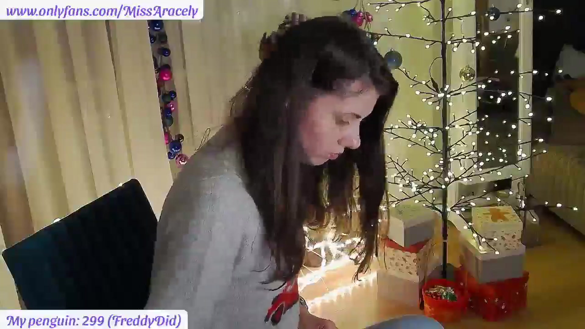 Gallery image thumbnail from MissAracely's myfreecams stream on, 12/16/2025, 22:59 image 15 of 20