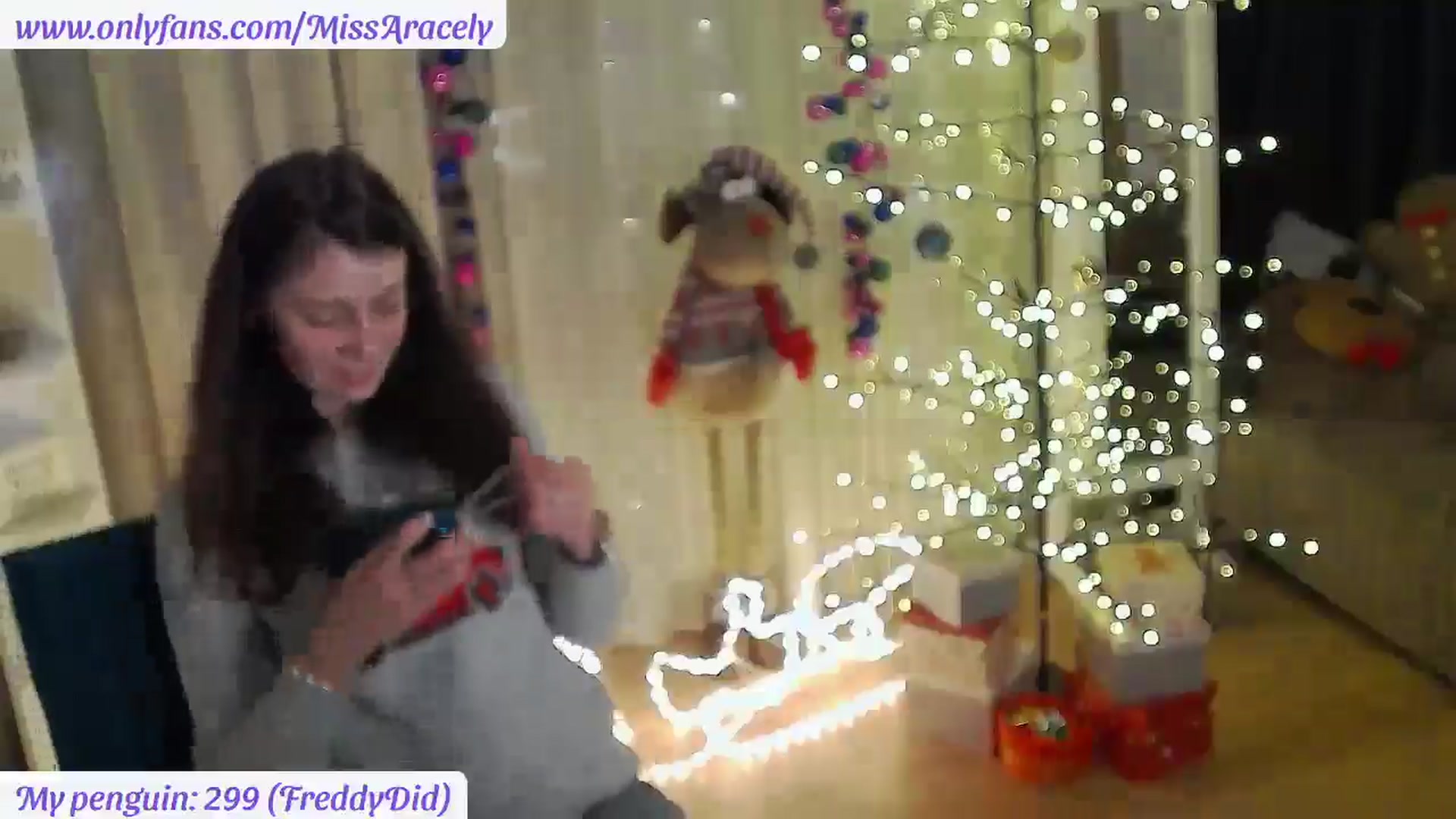 Gallery image thumbnail from MissAracely's myfreecams stream on, 12/16/2025, 22:59 image 12 of 20