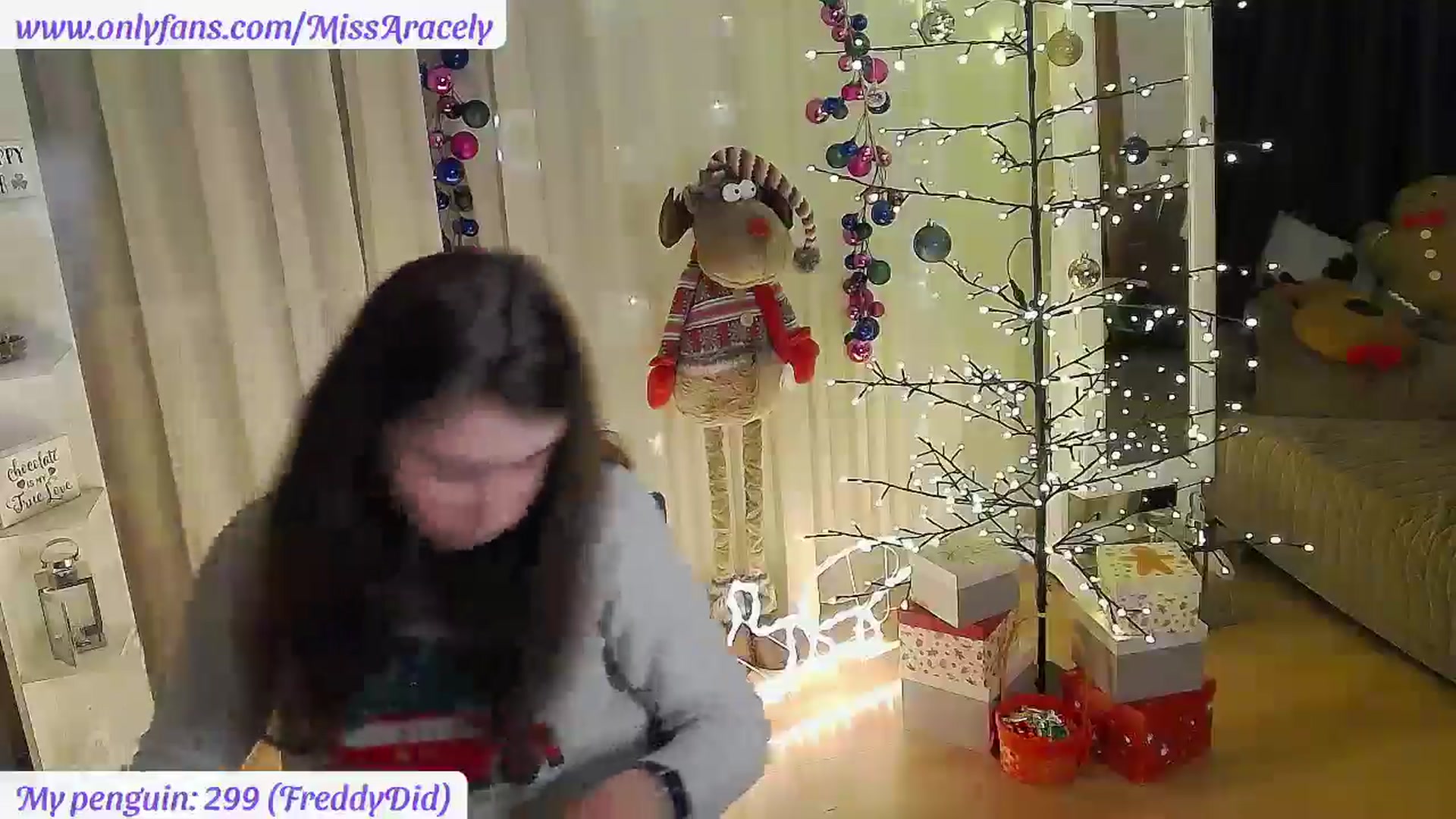 Gallery image thumbnail from MissAracely's myfreecams stream on, 12/16/2025, 22:59 image 13 of 20