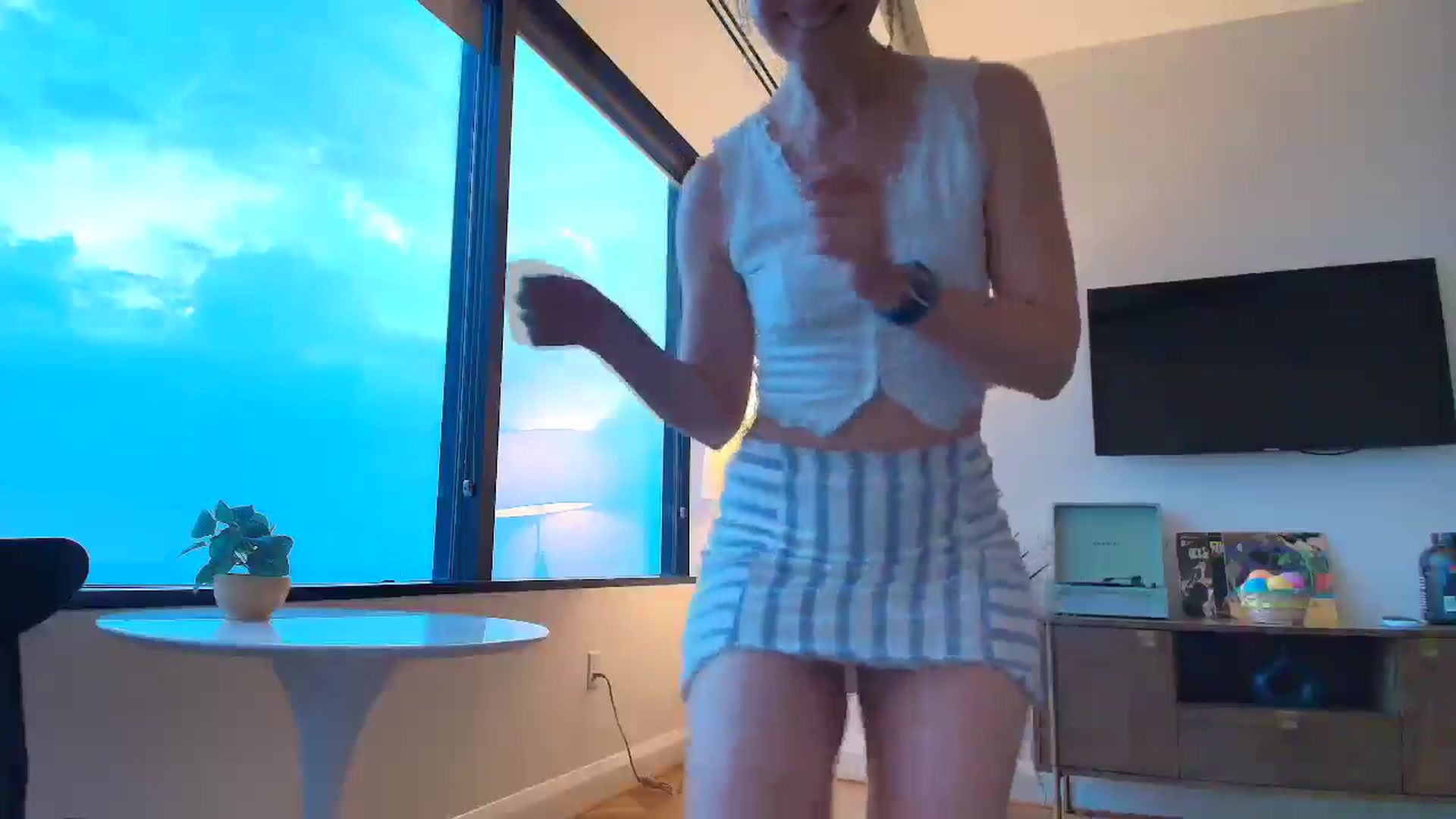 Gallery image thumbnail from MissAracely's myfreecams stream on, 04/16/2026, 24:03 image 18 of 20