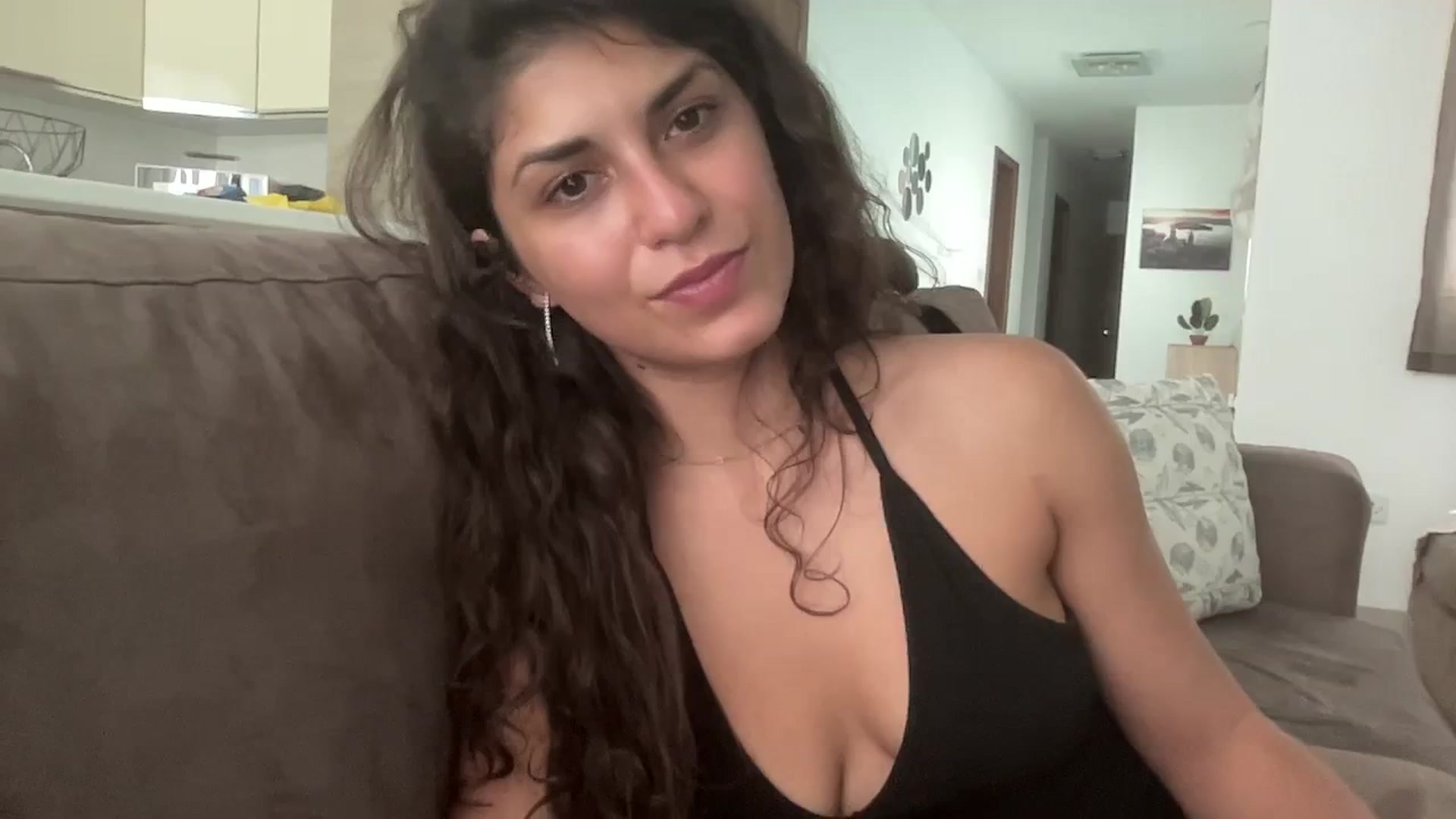 Gallery image thumbnail from MissArmenia's myfreecams stream on, 09/24/2023, 11:46 image 2 of 20