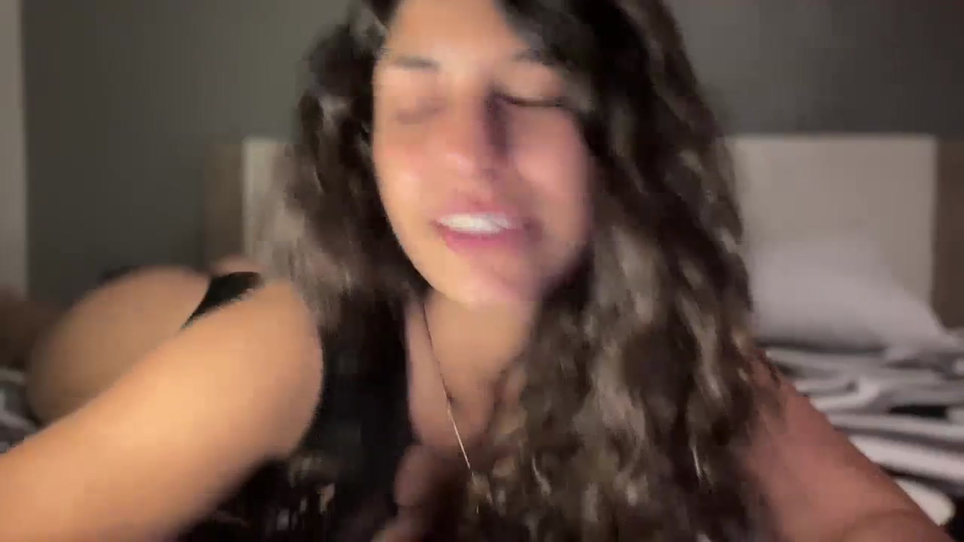 Gallery image thumbnail from MissArmenia's myfreecams stream on, 10/04/2023, 20:11 image 13 of 20