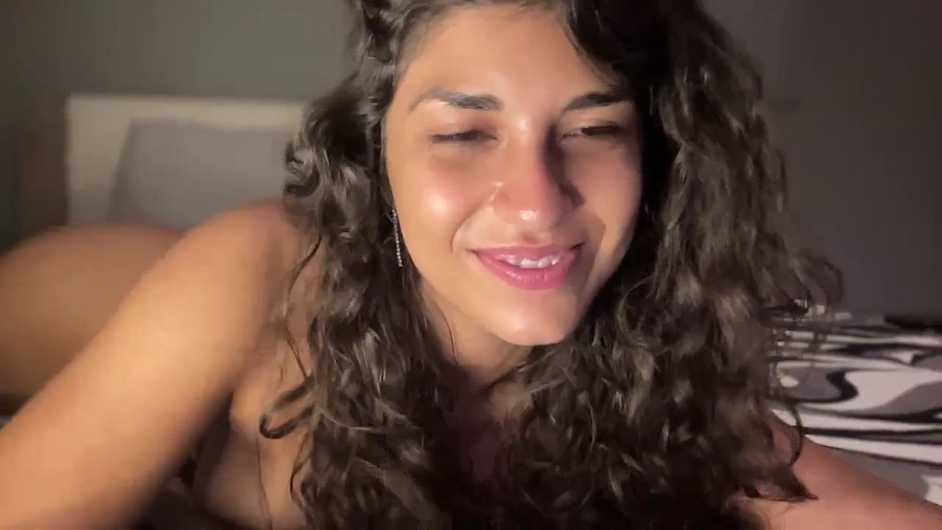 Gallery image thumbnail from MissArmenia's myfreecams stream on, 10/05/2023, 24:20 image 17 of 20