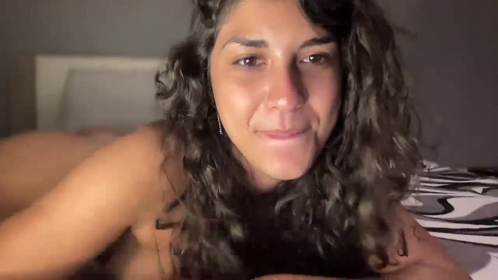 Gallery image thumbnail from MissArmenia's myfreecams stream on, 10/05/2023, 24:20 image 18 of 20