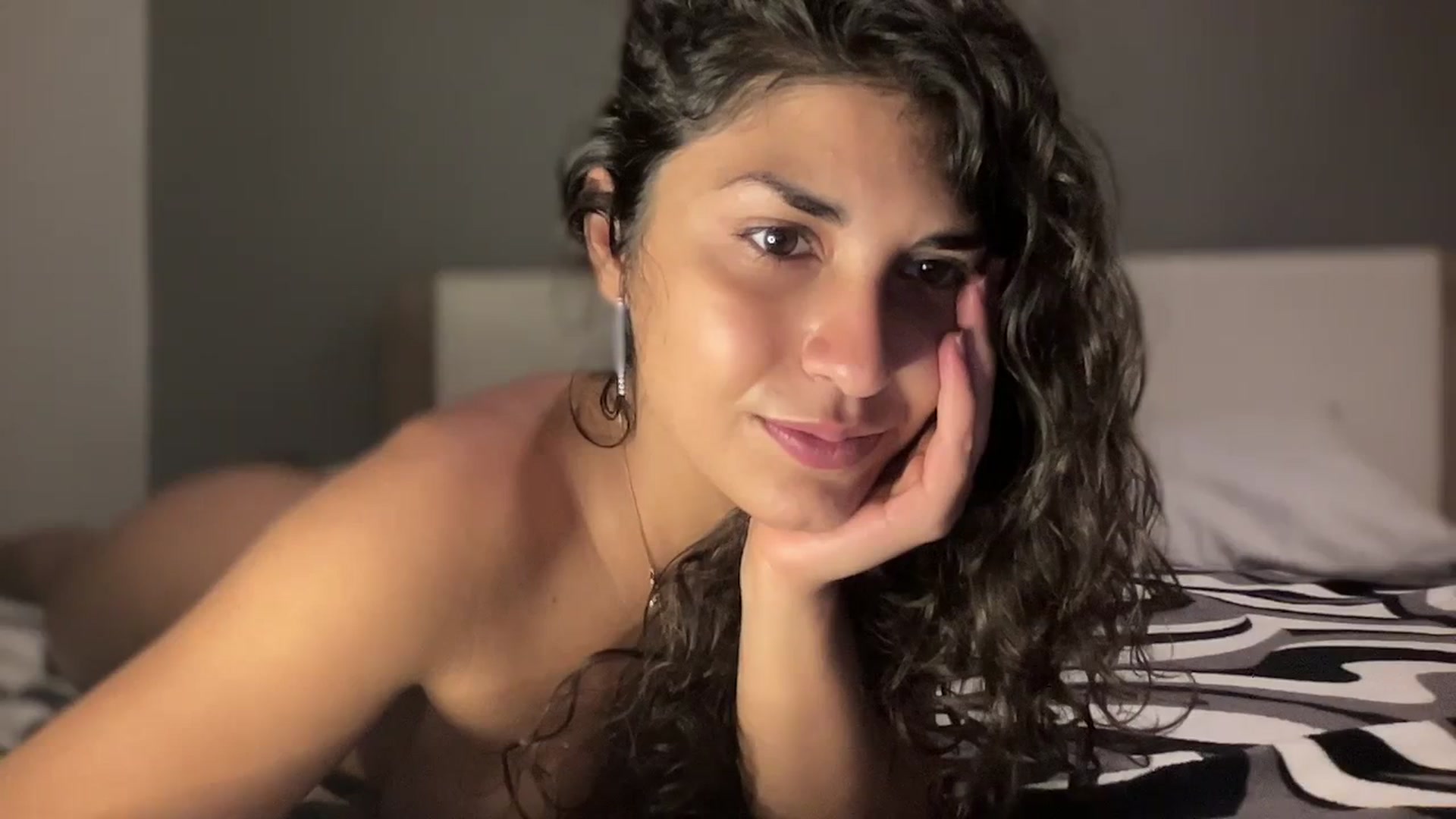 Gallery image thumbnail from MissArmenia's myfreecams stream on, 10/05/2023, 19:45 image 16 of 20