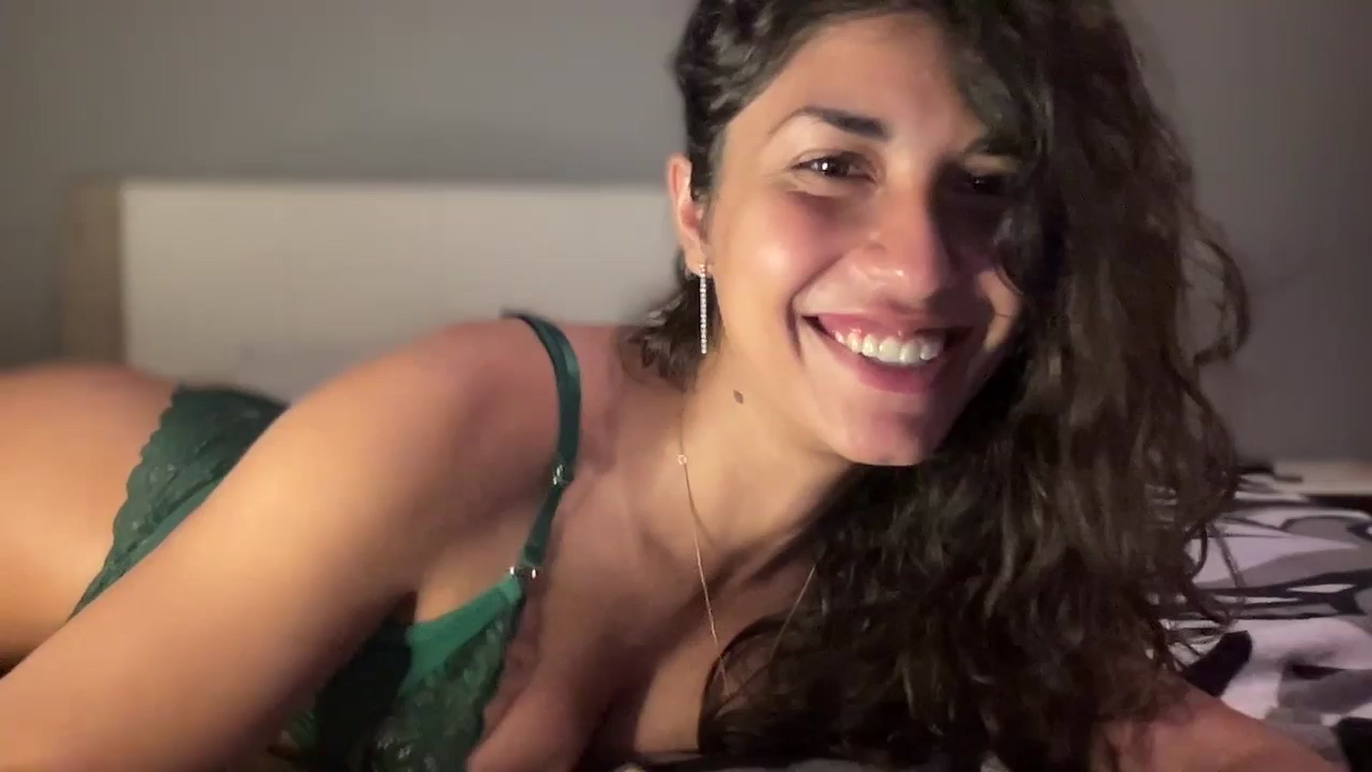 Gallery image thumbnail from MissArmenia's myfreecams stream on, 10/06/2023, 21:05 image 17 of 20