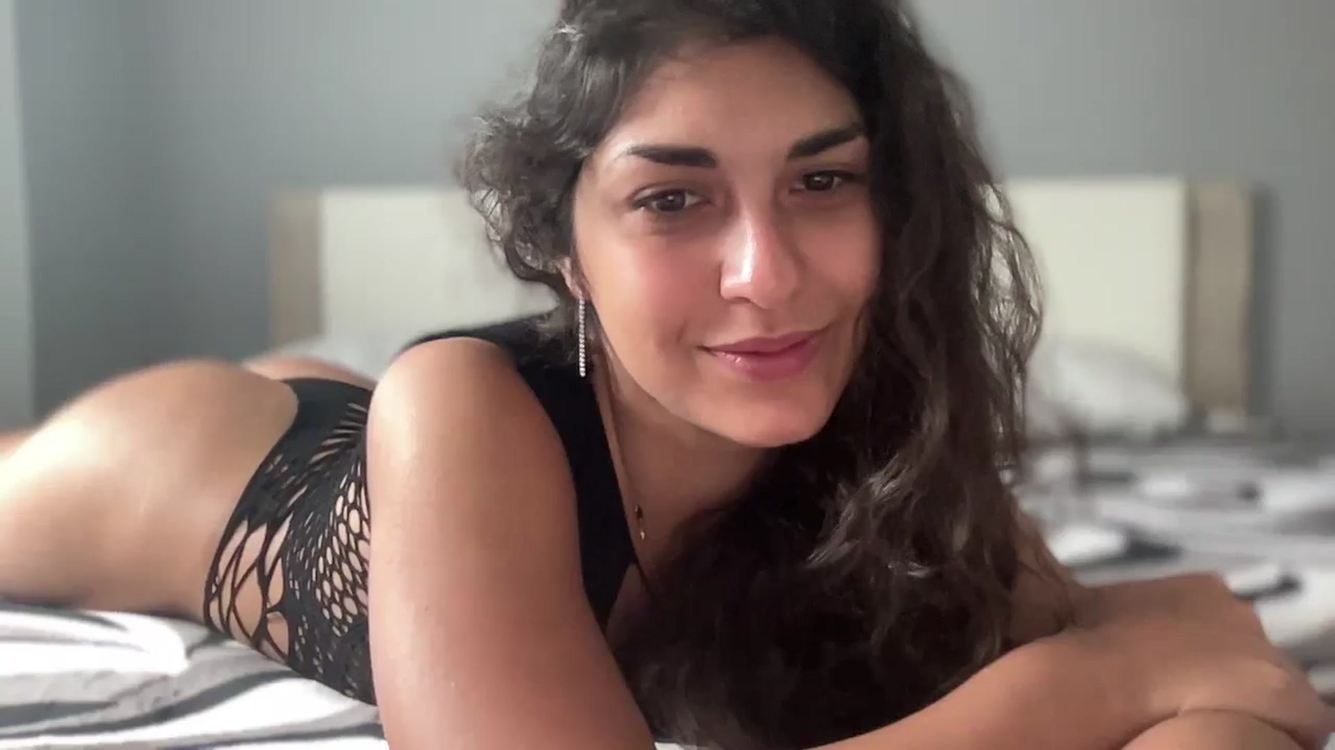 Gallery image thumbnail from MissArmenia's myfreecams stream on, 10/07/2023, 10:00 image 5 of 20