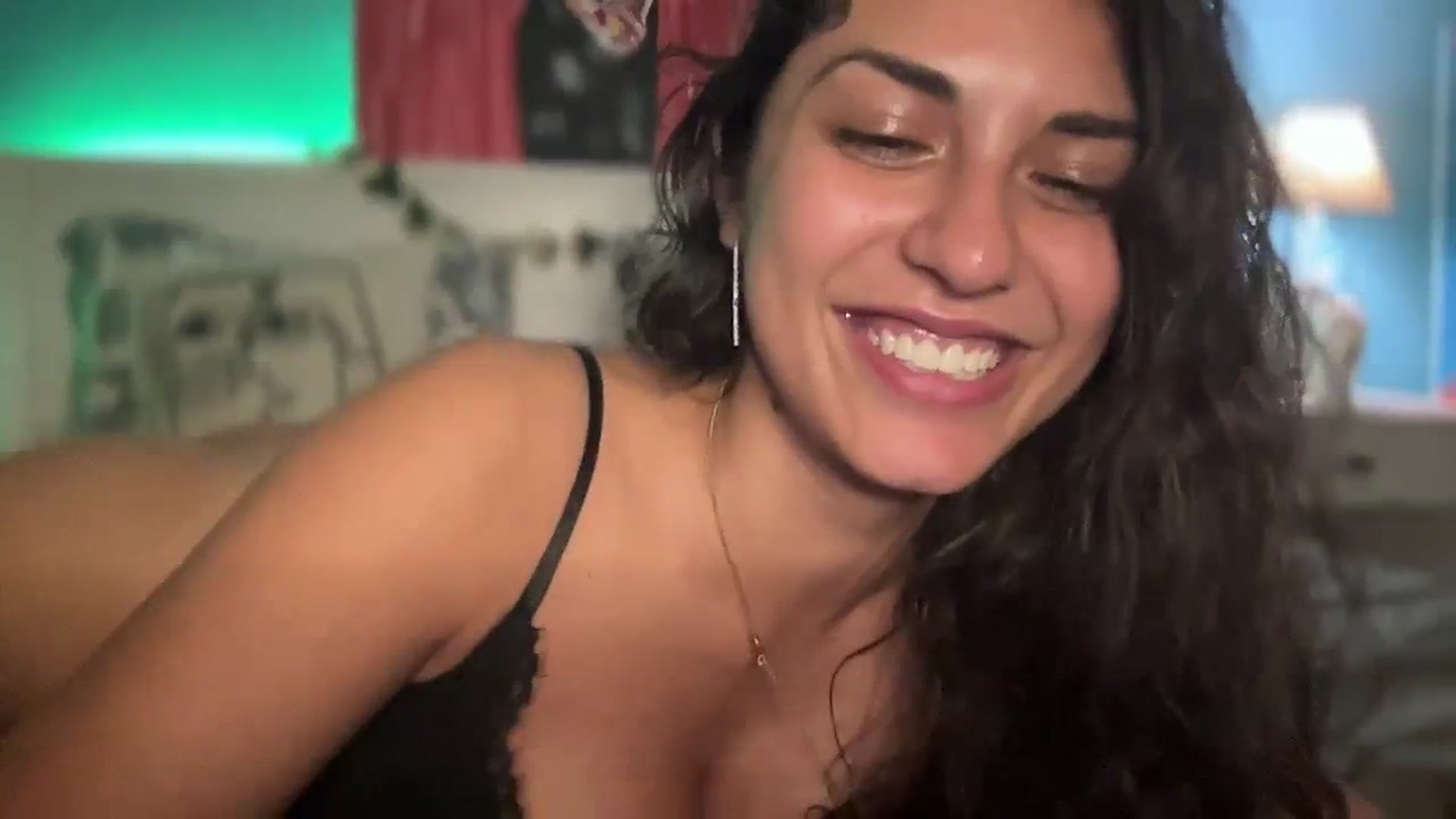 Gallery image thumbnail from MissArmenia's myfreecams stream on, 10/08/2023, 22:45 image 17 of 20