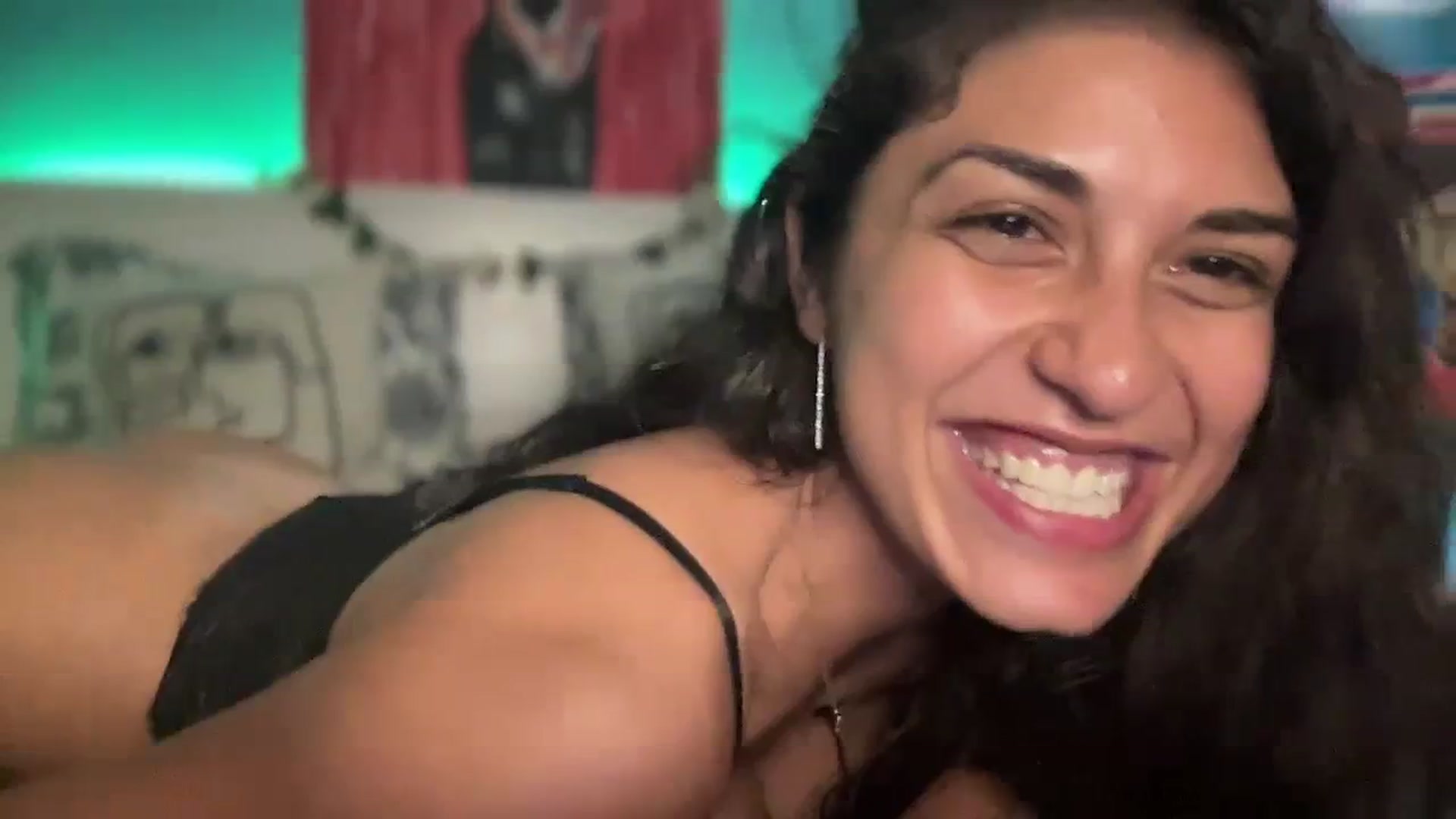 Gallery image thumbnail from MissArmenia's myfreecams stream on, 10/08/2023, 22:45 image 14 of 20