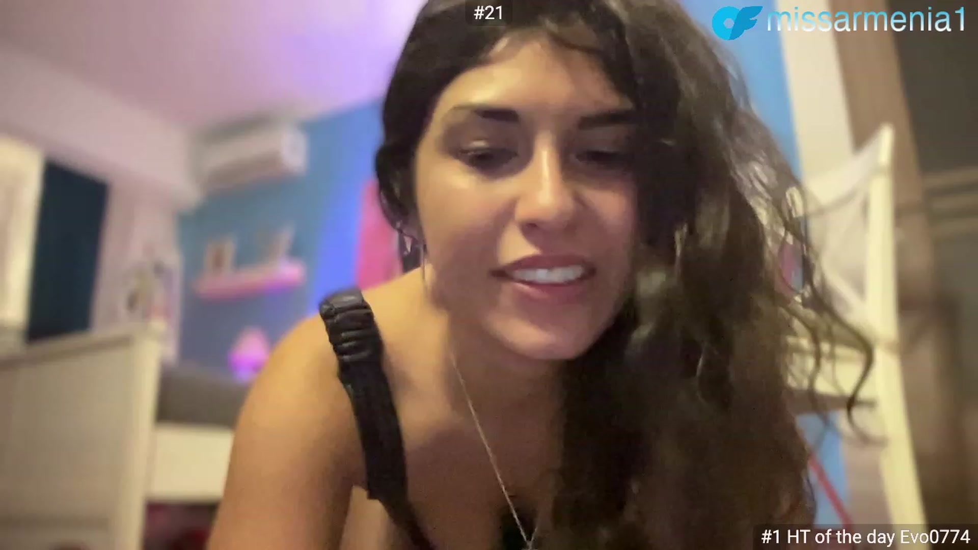 Gallery image thumbnail from MissArmenia's myfreecams stream on, 11/06/2023, 19:05 image 10 of 20