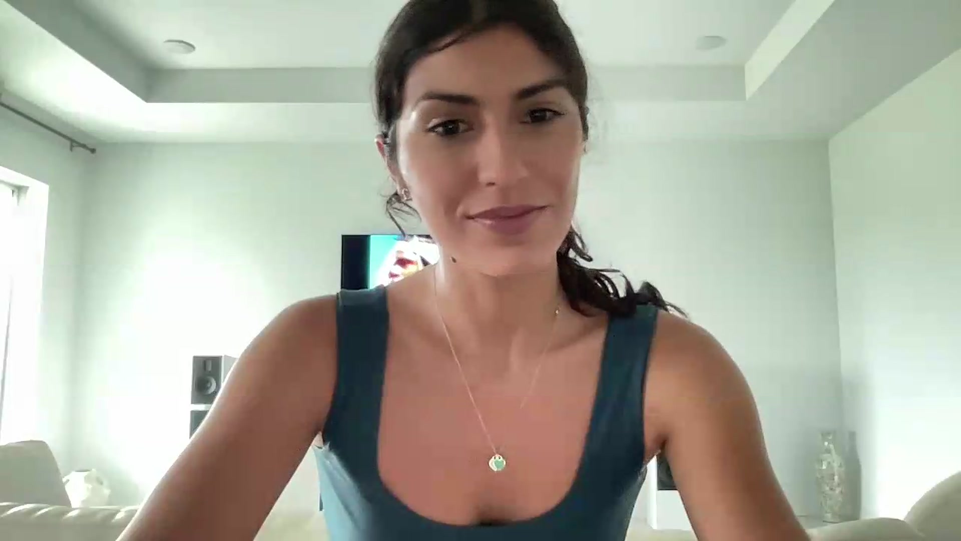 Gallery image thumbnail from MissArmenia's myfreecams stream on, 08/01/2026, 21:35 image 16 of 20