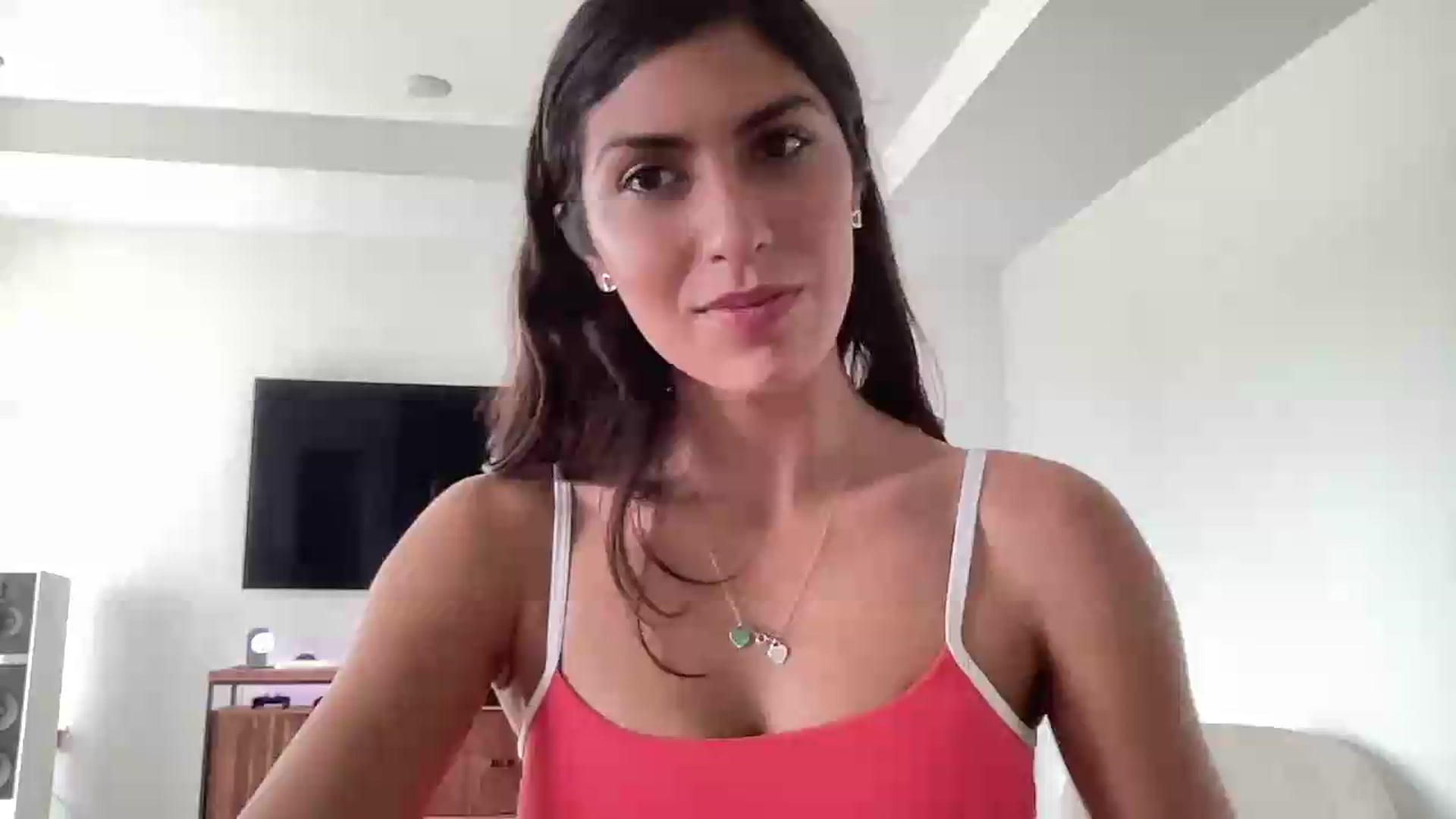 Gallery image thumbnail from MissArmenia's myfreecams stream on, 08/04/2026, 20:31 image 17 of 20