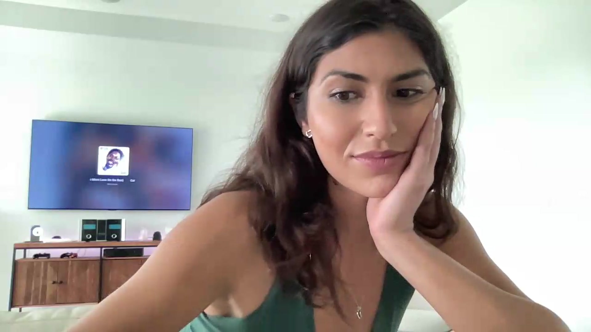 Gallery image thumbnail from MissArmenia's myfreecams stream on, 08/05/2026, 18:03 image 10 of 20