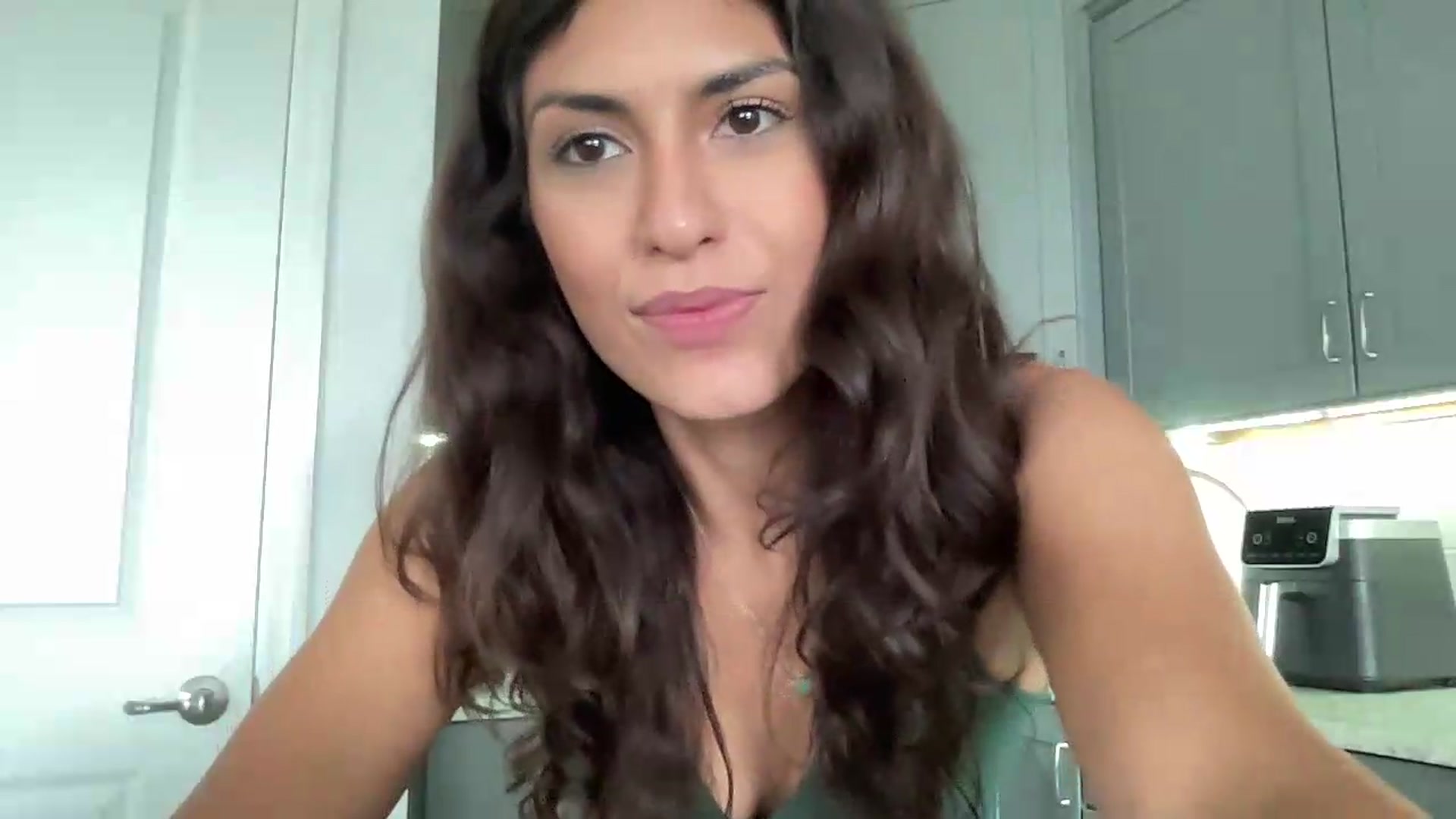 Gallery image thumbnail from MissArmenia's myfreecams stream on, 08/05/2026, 18:56 image 3 of 20