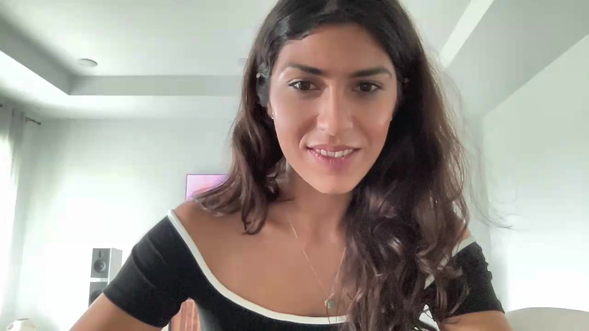 Gallery image thumbnail from MissArmenia's myfreecams stream on, 08/06/2026, 18:06 image 18 of 20