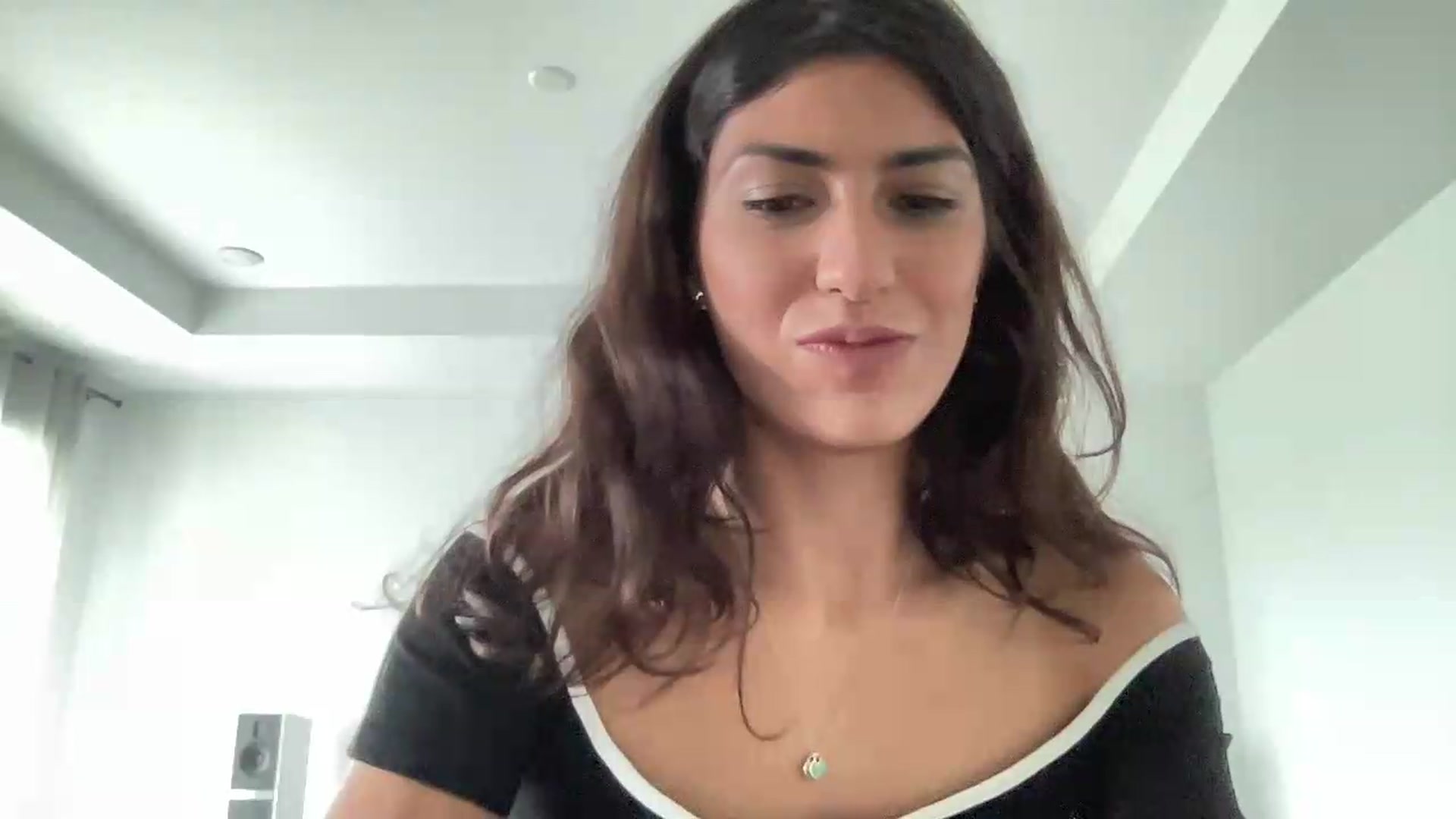 Gallery image thumbnail from MissArmenia's myfreecams stream on, 08/06/2026, 18:06 image 13 of 20