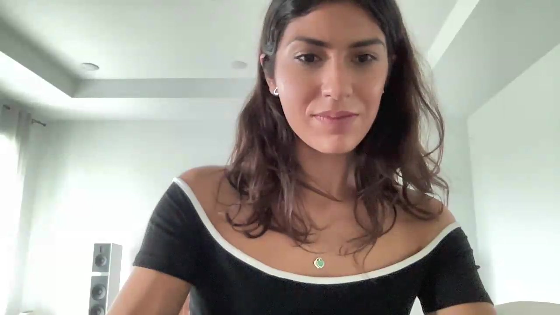 Gallery image thumbnail from MissArmenia's myfreecams stream on, 08/06/2026, 18:06 image 15 of 20