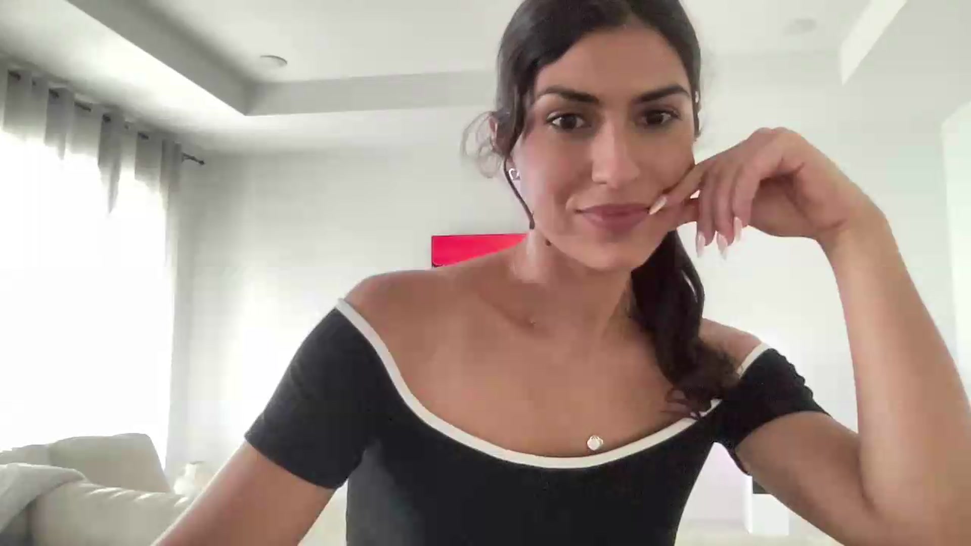 Gallery image thumbnail from MissArmenia's myfreecams stream on, 08/07/2026, 21:28 image 8 of 20