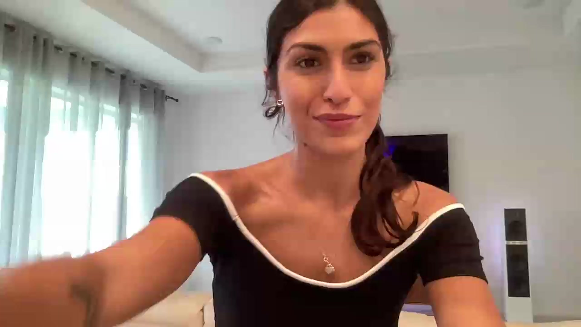 Gallery image thumbnail from MissArmenia's myfreecams stream on, 08/07/2026, 23:18 image 5 of 20