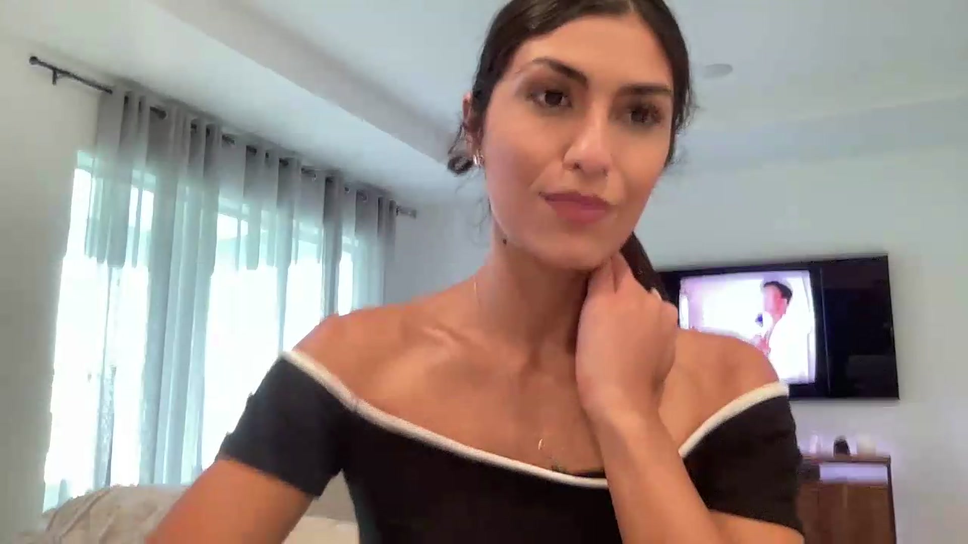 Gallery image thumbnail from MissArmenia's myfreecams stream on, 08/07/2026, 23:18 image 7 of 20