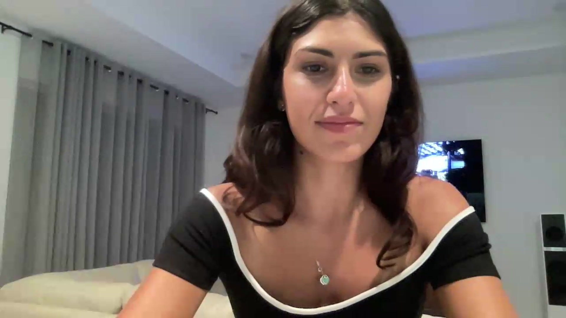 Gallery image thumbnail from MissArmenia's myfreecams stream on, 08/11/2026, 03:29 image 13 of 20