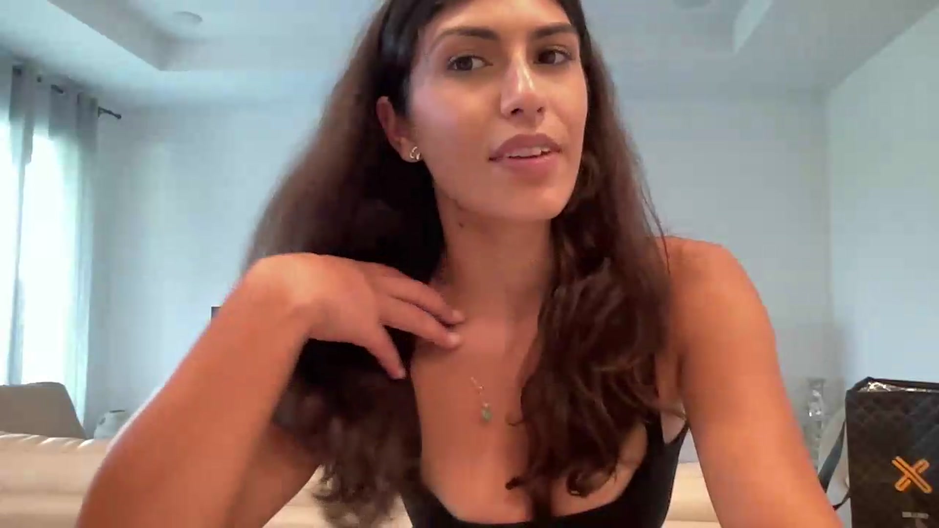 Gallery image thumbnail from MissArmenia's myfreecams stream on, 08/12/2026, 24:07 image 4 of 20
