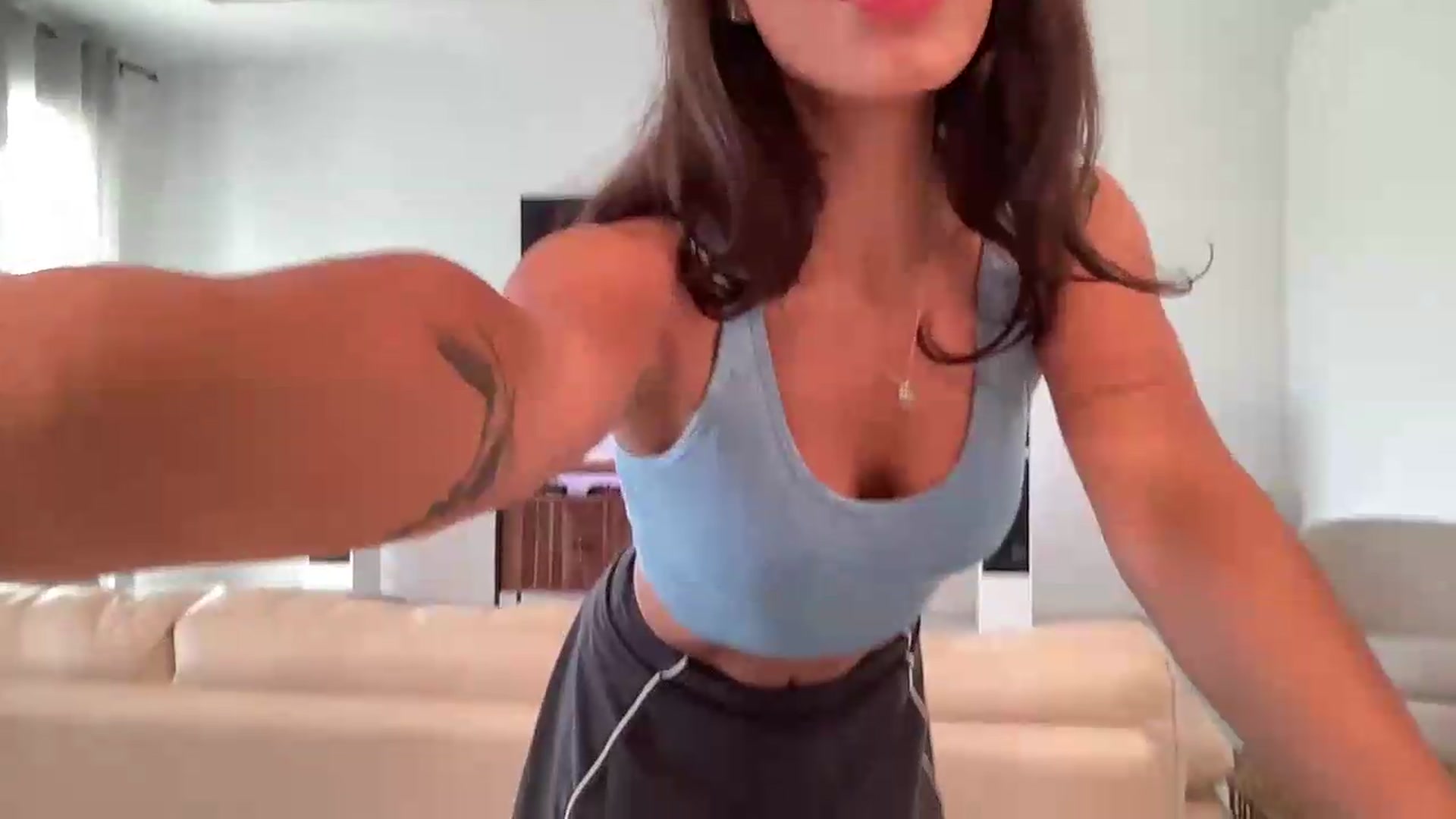 Gallery image thumbnail from MissArmenia's myfreecams stream on, 08/12/2026, 18:28 image 17 of 20