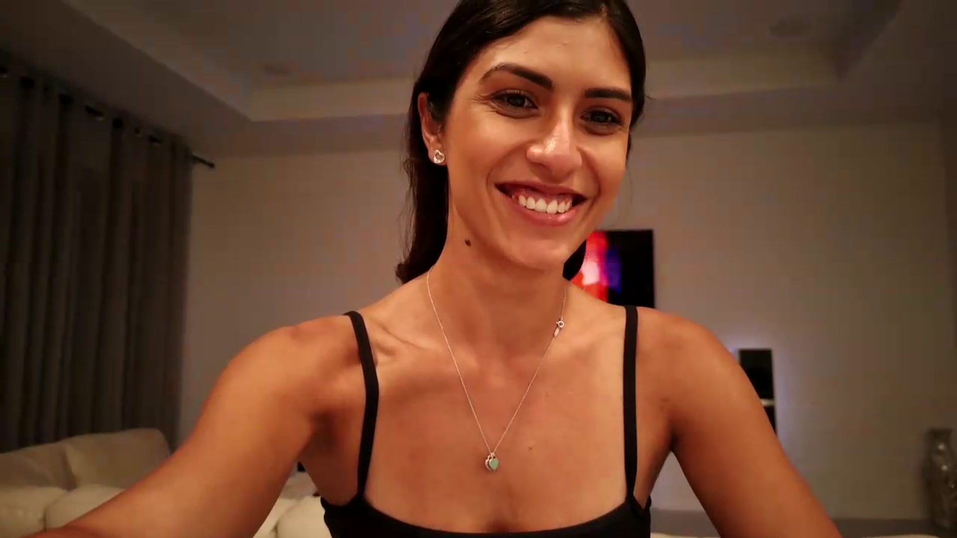 Gallery image thumbnail from MissArmenia's myfreecams stream on, 08/14/2026, 01:32 image 6 of 20