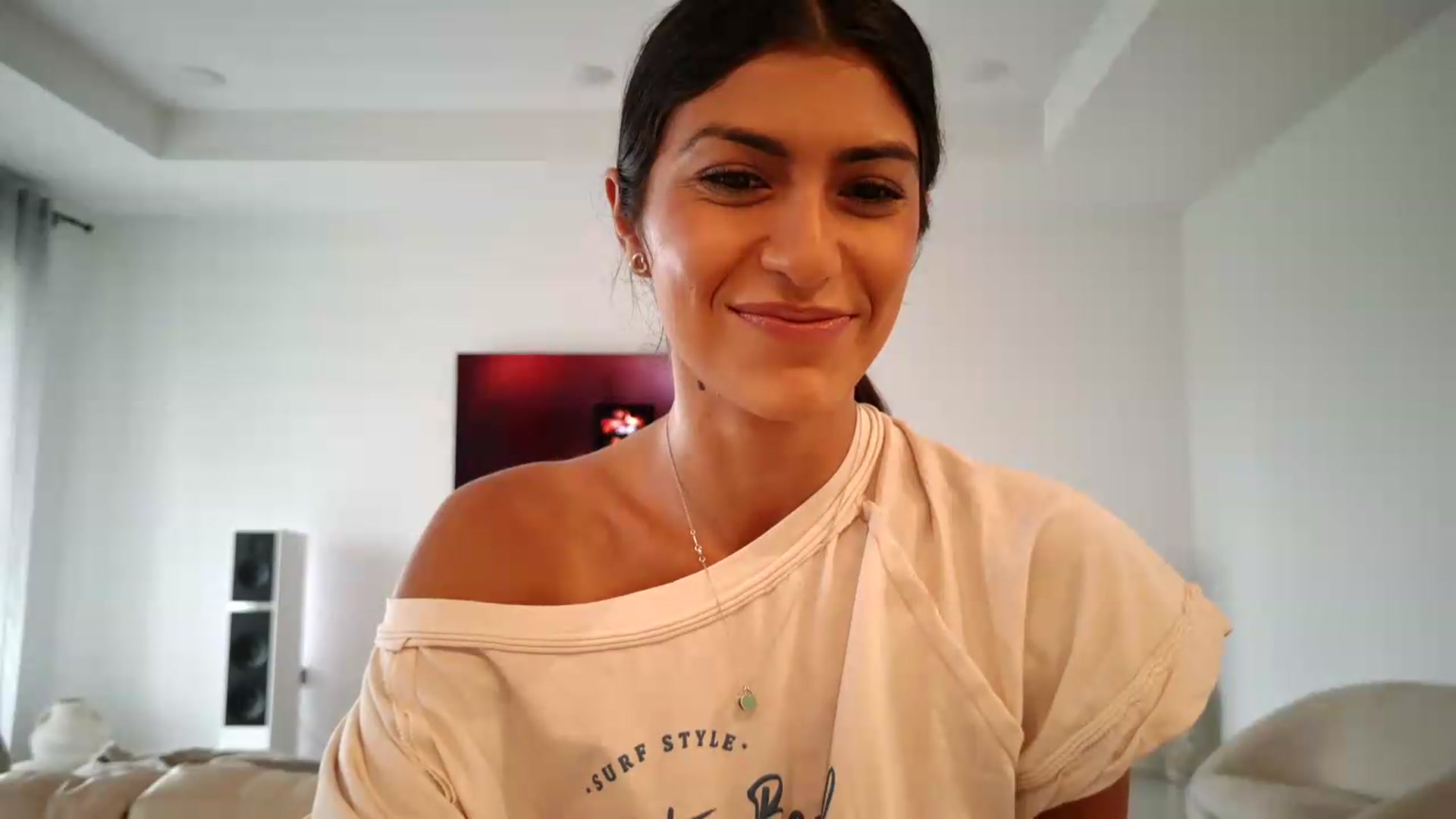 Gallery image thumbnail from MissArmenia's myfreecams stream on, 08/17/2026, 16:04 image 14 of 20
