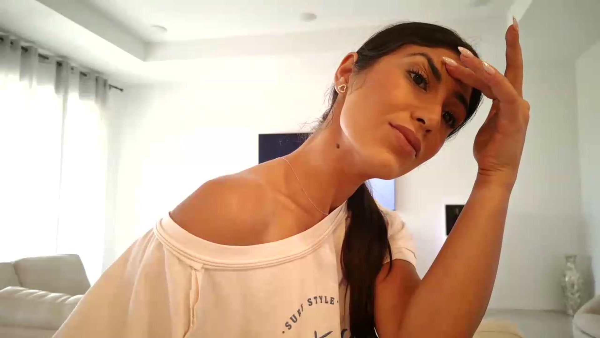Gallery image thumbnail from MissArmenia's myfreecams stream on, 08/17/2026, 16:04 image 5 of 20